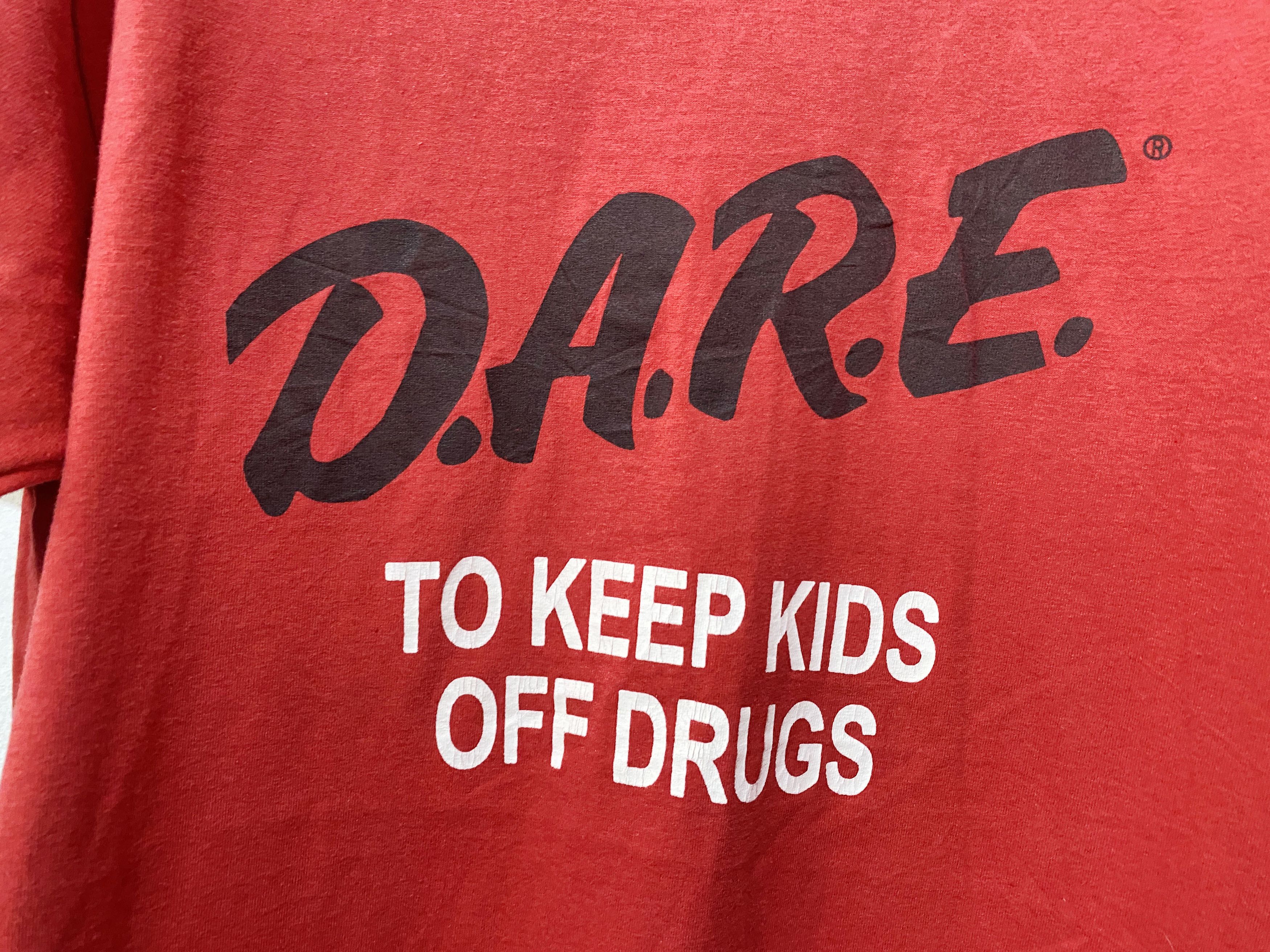 D.A.R.E × Vintage Vintage 80s DARE To Keep Kids Off Drugs Red Tee Size US L / EU 52-54 / 3 - 2 Thumbnail