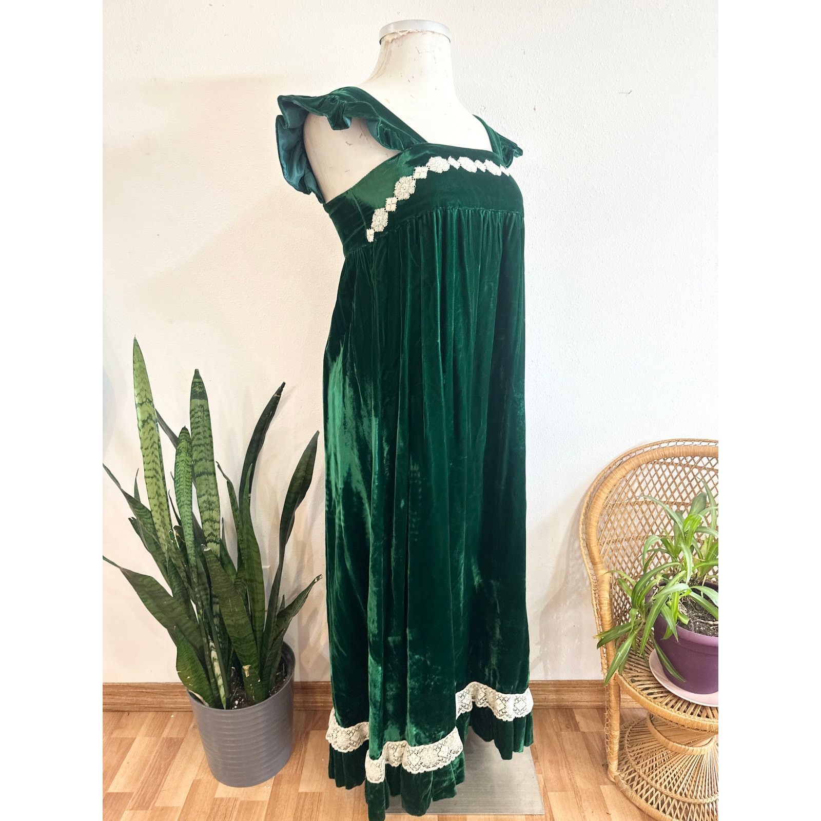 Vintage Vintage 60's Deep Emerald Velvet Empire Waist Dress Size M / US 6-8 / IT 42-44 - 3 Thumbnail