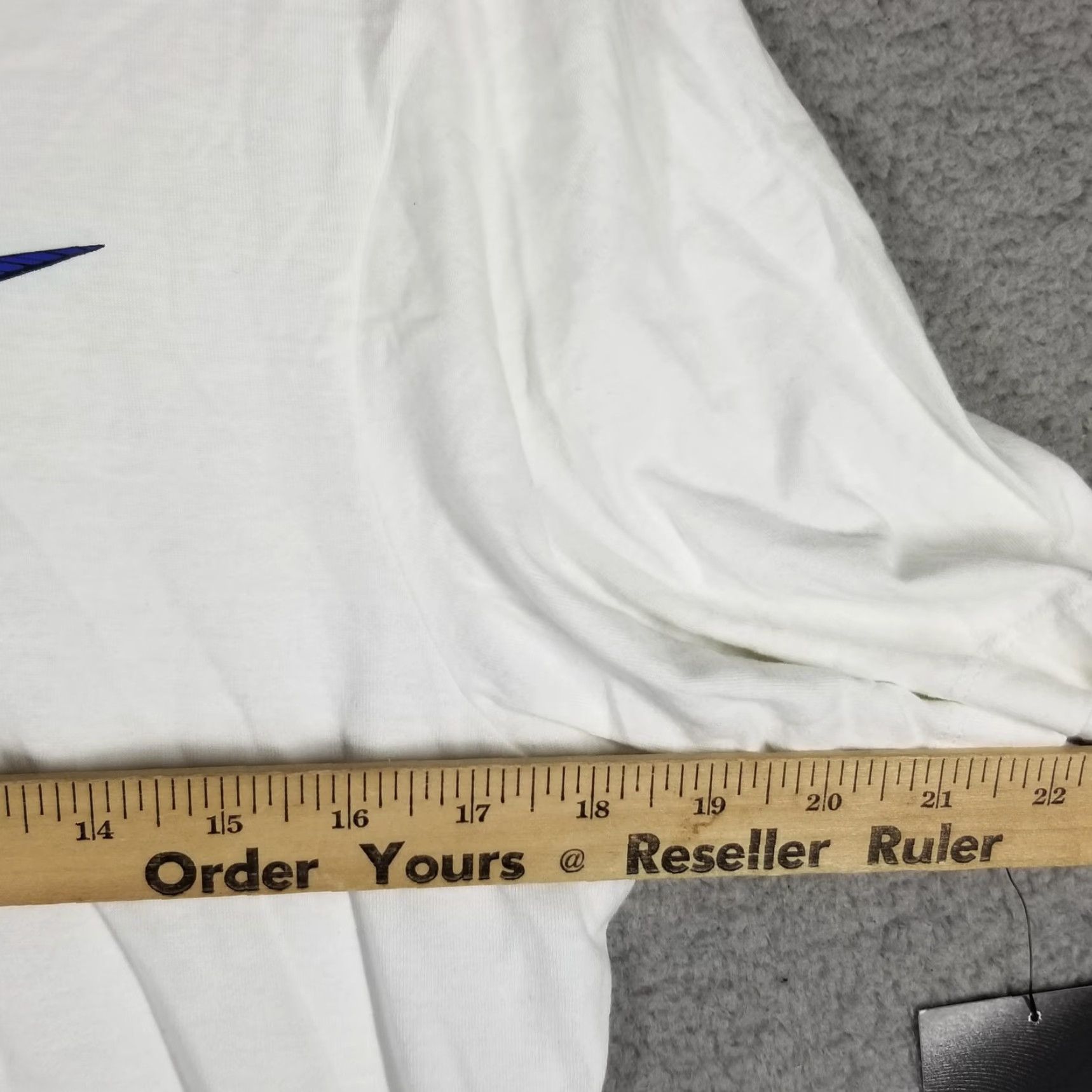Nike VINTAGE? No. Nike Shirt Mens Small White The Nike Tee Basketball Anime Graphic Size US S / EU 44-46 / 1 - 7 Thumbnail