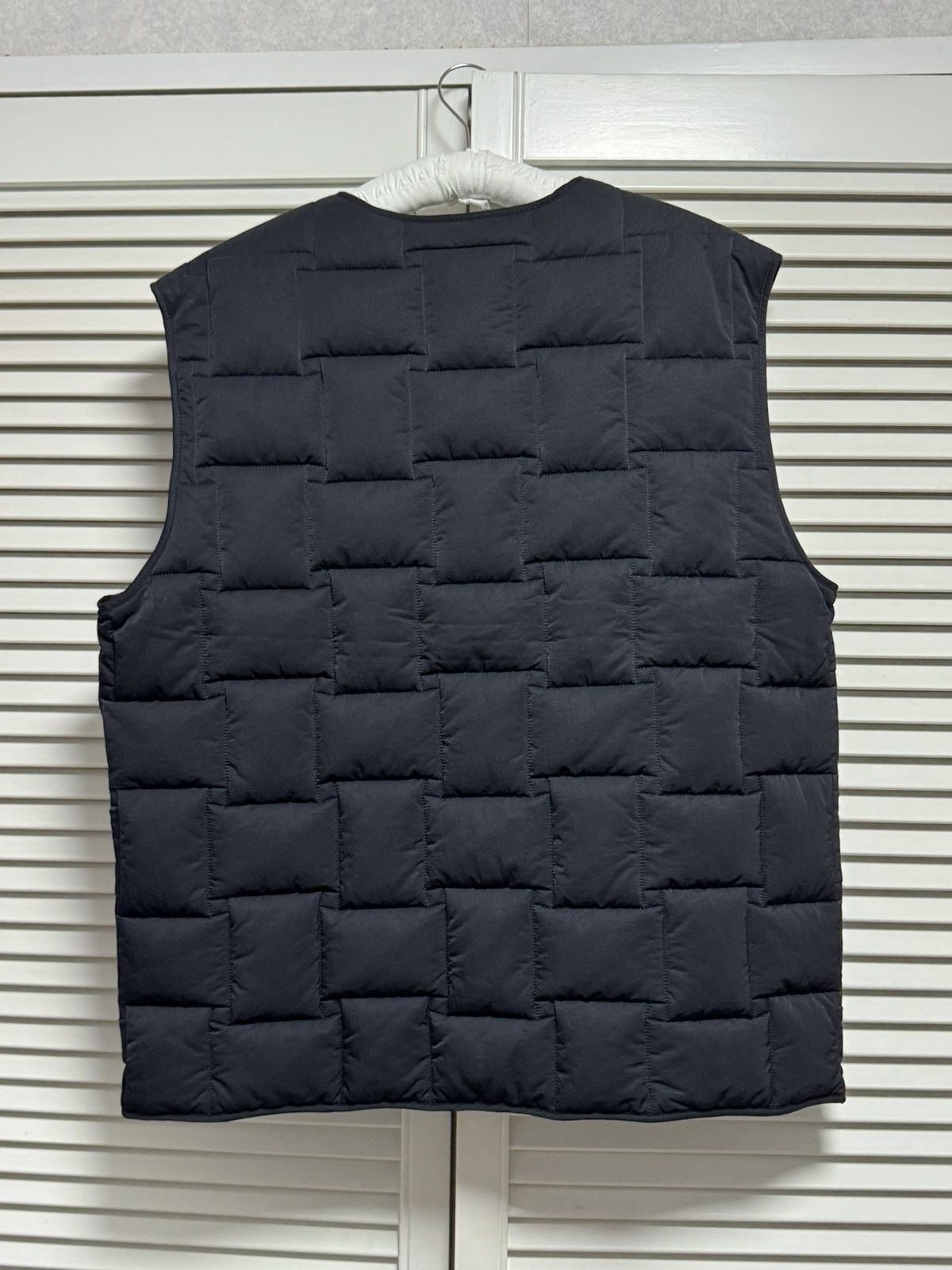 Bottega Veneta Gilet Intreccio Padded Tech Nylon Button On Vest Size US L / EU 52-54 / 3 - 6 Thumbnail