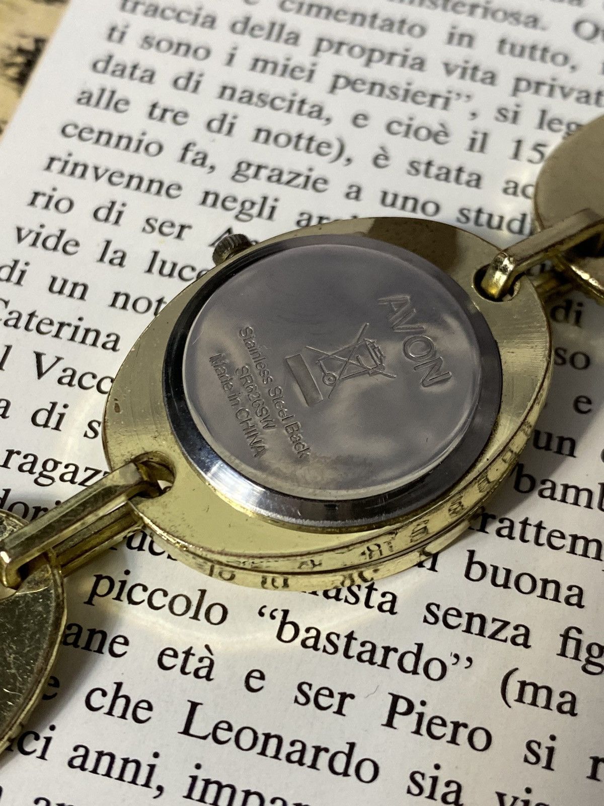 Japanese Brand Avon Vintage Women's Watch Gold Bracelet Size ONE SIZE - 8 Thumbnail