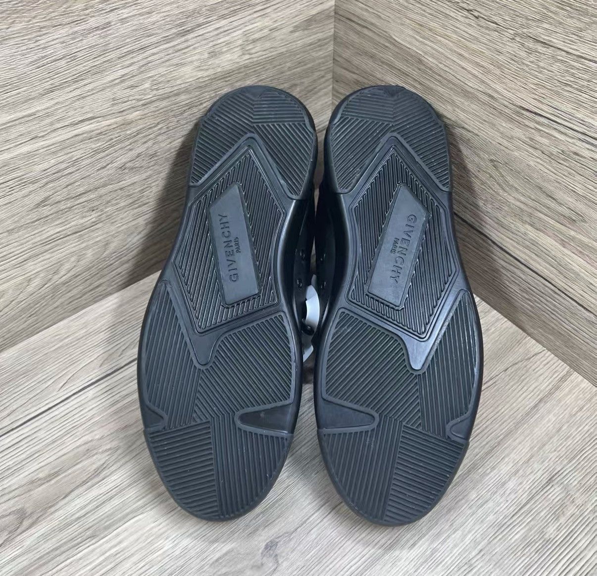 Givenchy Givenchy Black Sneakers J41 Size US 10 / EU 43 - 5 Thumbnail