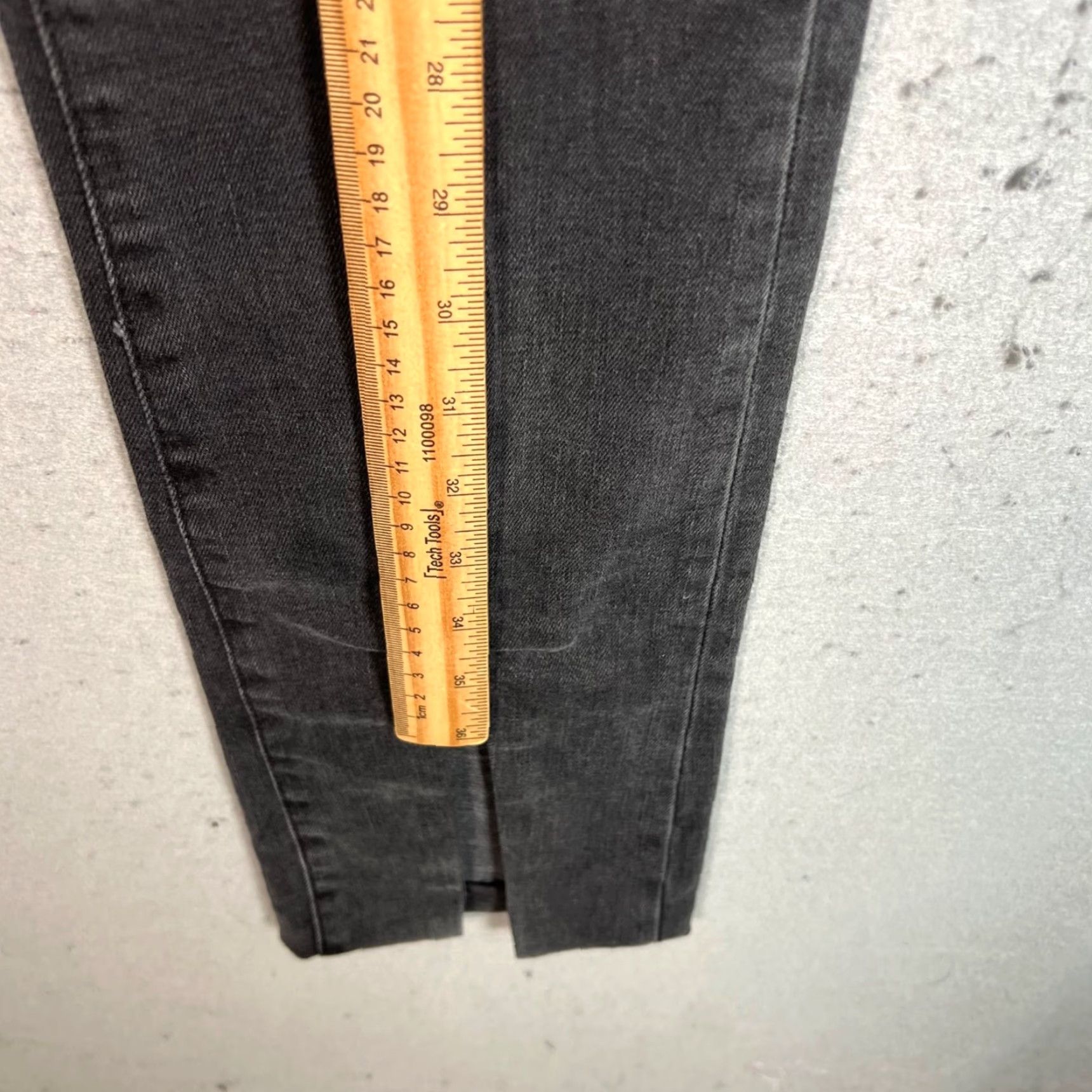 Zara Zara Jeans The Olivia Mid-Rise Straight-Leg Gray 6 Womens Cotton Denim 5-Pocket Inseam 33 in Regular Rise Mid Vintage: No Size 28" / US 6 / IT 42 - 7 Thumbnail