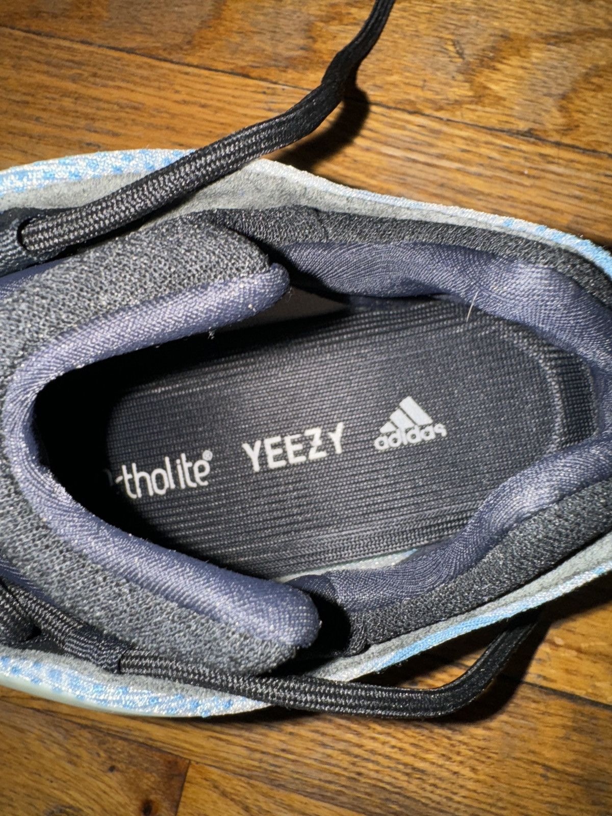 Adidas Adidas YEEZY 700 v3 Size US 9.5 / EU 42-43 - 4 Thumbnail