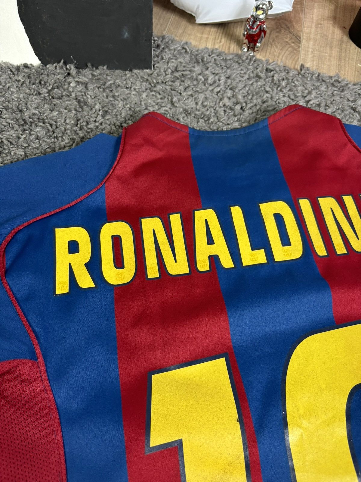 Nike × Vintage Nike Barcelona 2005/2006 Ronaldinho Home Shirt Soccer Jersey Size US XL / EU 56 / 4 - 9 Thumbnail