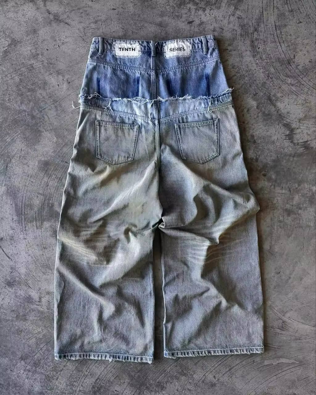 street baggy double-waisted jeans.