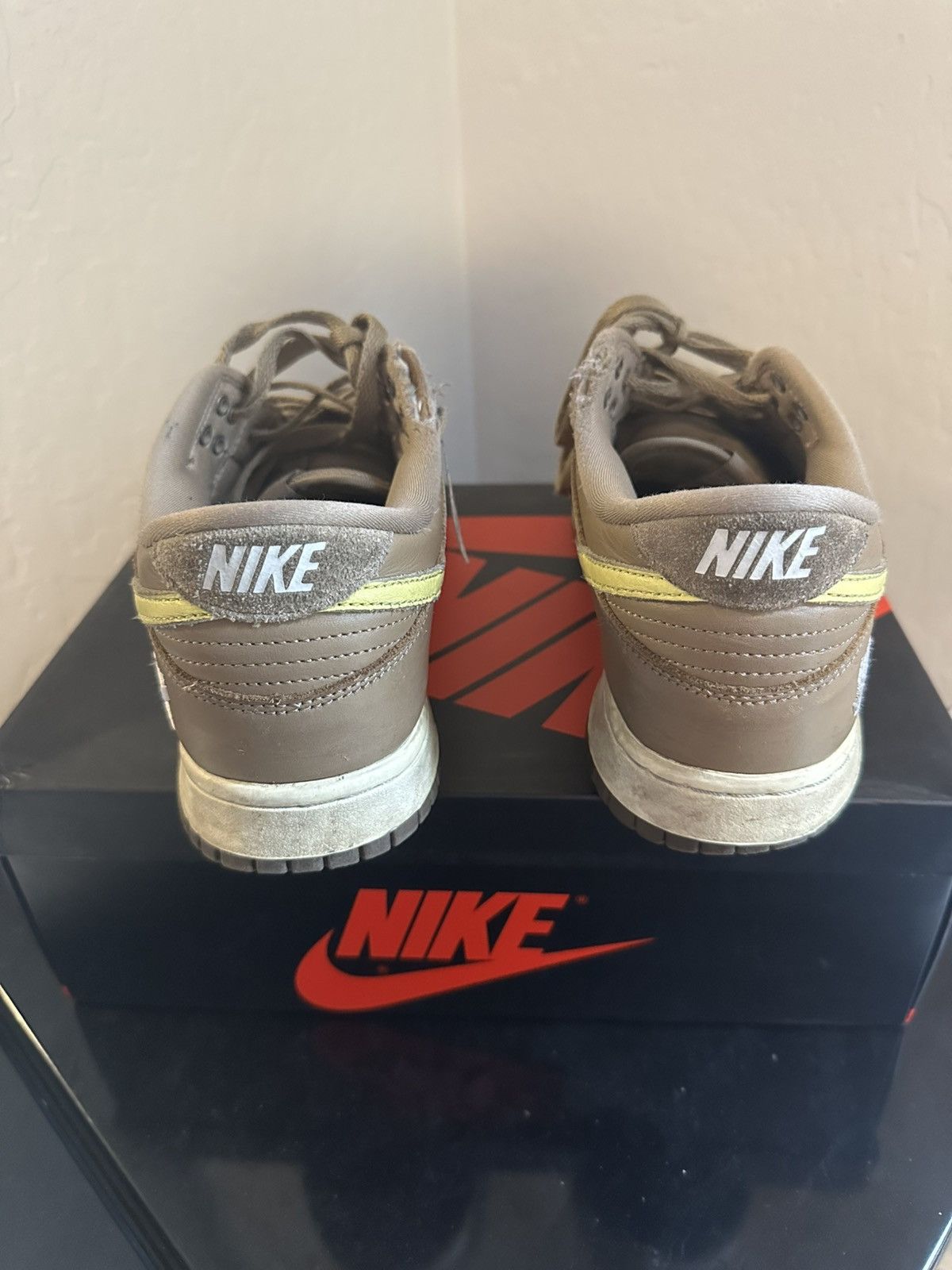 Nike × Undefeated Nike Dunk Low SP Undefeated 'Canteen' Size US 9 / EU 42 - 4 Thumbnail