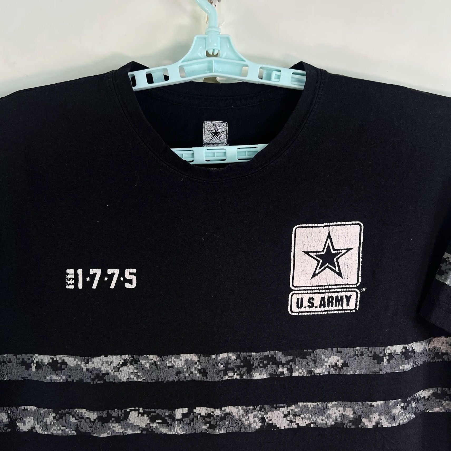 Vintage US ARMY MOS 11-775 Graphic T-Shirt Mens 1XL Gray Short Sleeve Size US XL / EU 56 / 4 - 3 Thumbnail