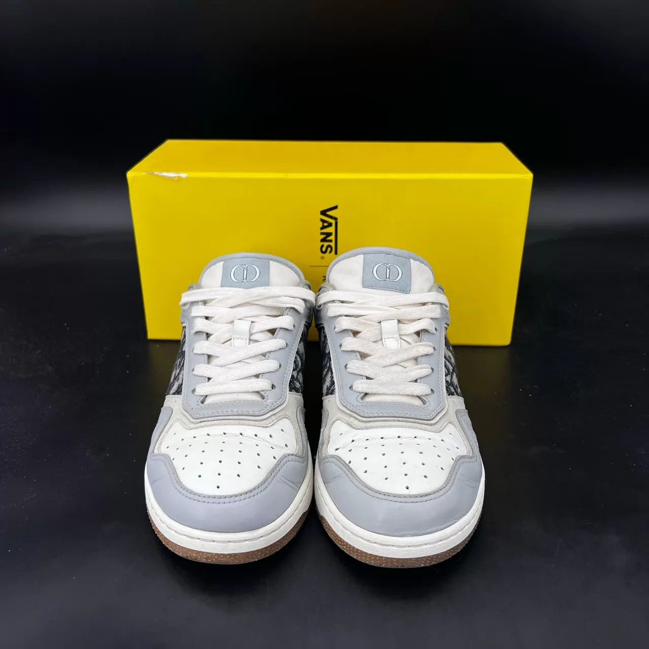 Dior Dior B27 Gray & White Size 40 Boxed Good Condition Size US 7 / EU 40 - 3 Thumbnail