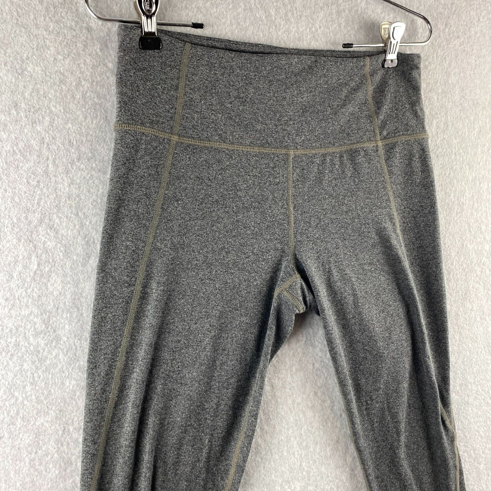 Athleta Athleta Leggings Capri M Gray Tight Stretch Athletic Performance Highrise Size 32" / US 10 / IT 46 - 4 Thumbnail