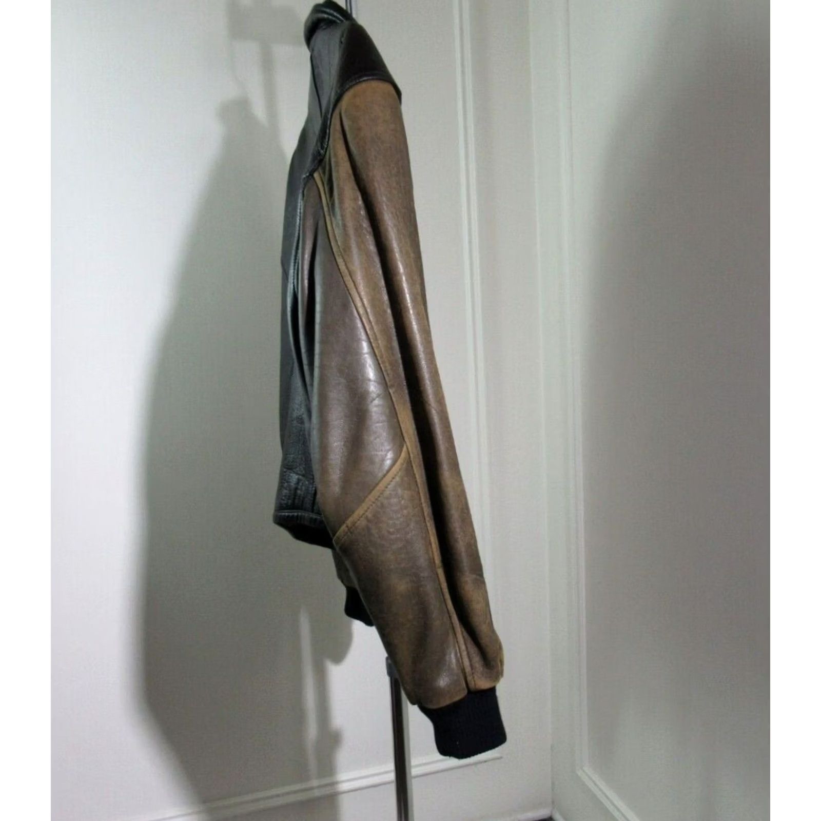 Vintage VINTAGE Cuir du Monde Leather Bomber Jacket Jacket Men L Black Brown Two-Tone 90s Full Zip Pockets Zip Included Size US L / EU 52-54 / 3 - 5 Thumbnail