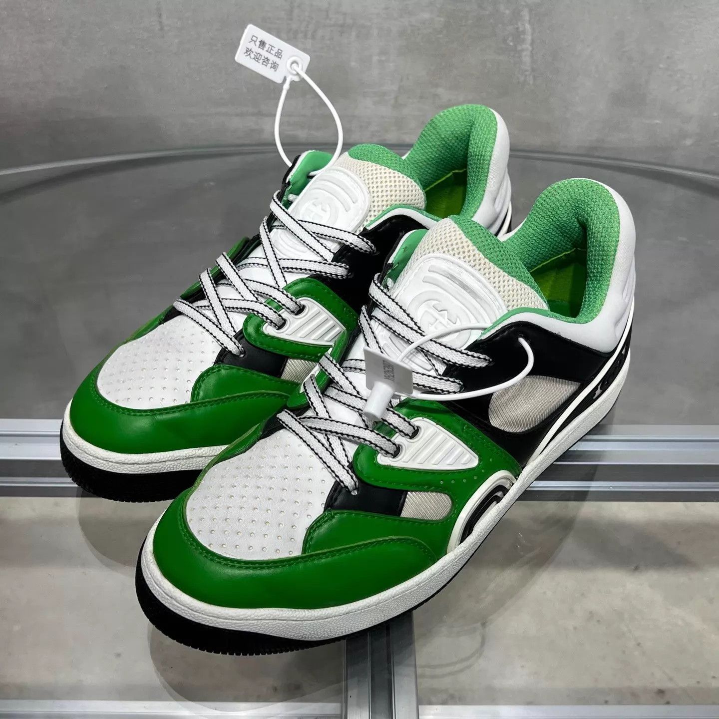 Gucci Gucci Basket Distressed W/G/B Sneaker UK6 (40) Size US 7 / EU 40 - 2 Thumbnail