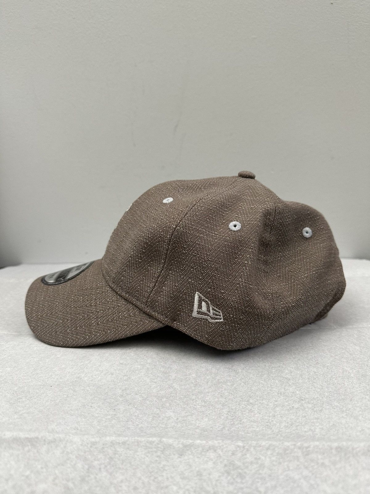 Kiko Kostadinov × New Era SS25 Japan Exclusive Single K Hat Beige Size ONE SIZE - 5 Thumbnail