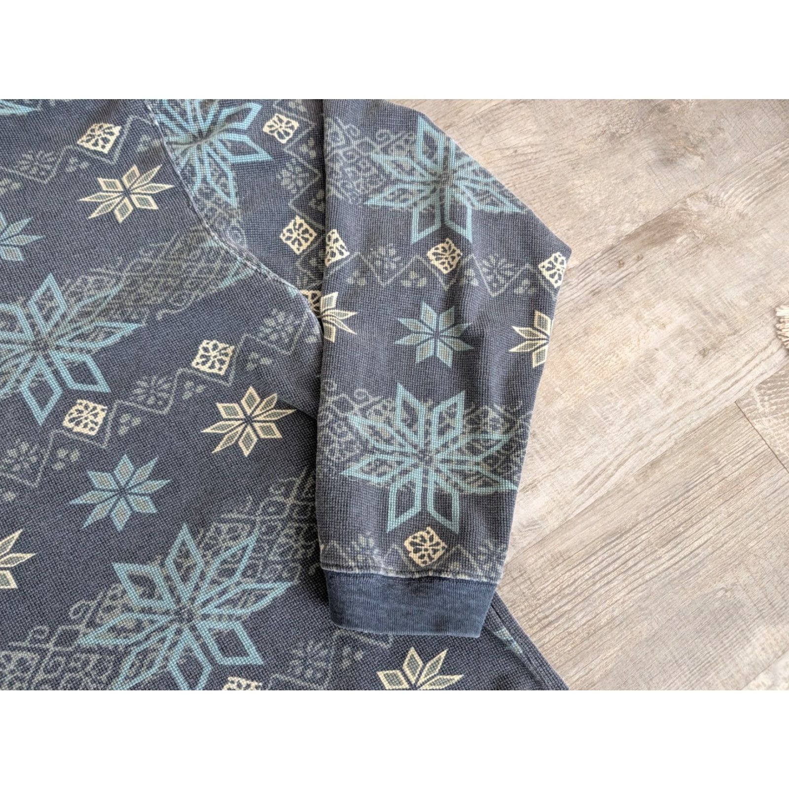 Tommy Bahama VINTAGE Tommy Bahama Relax Shirt Henley Thermal Denim Collar Snowflakes L Mens Shirt Redefined for 90s Holiday Vintage Theme Mens Size US L / EU 52-54 / 3 - 3 Thumbnail