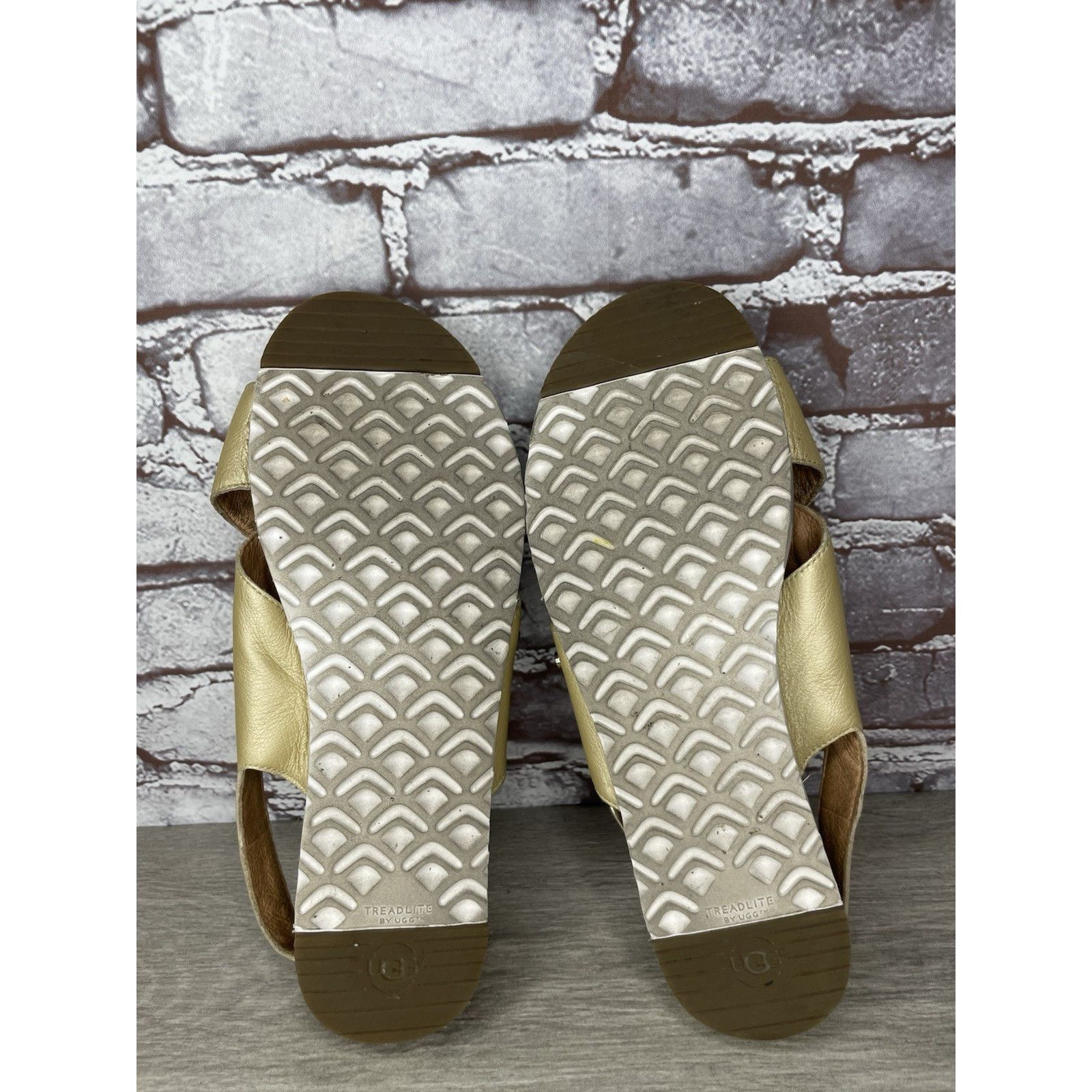 Ugg UGG Gold Leather Kamile Cross Strap Comfort Sandals Women Sz Size US 10 / IT 40 - 10 Thumbnail