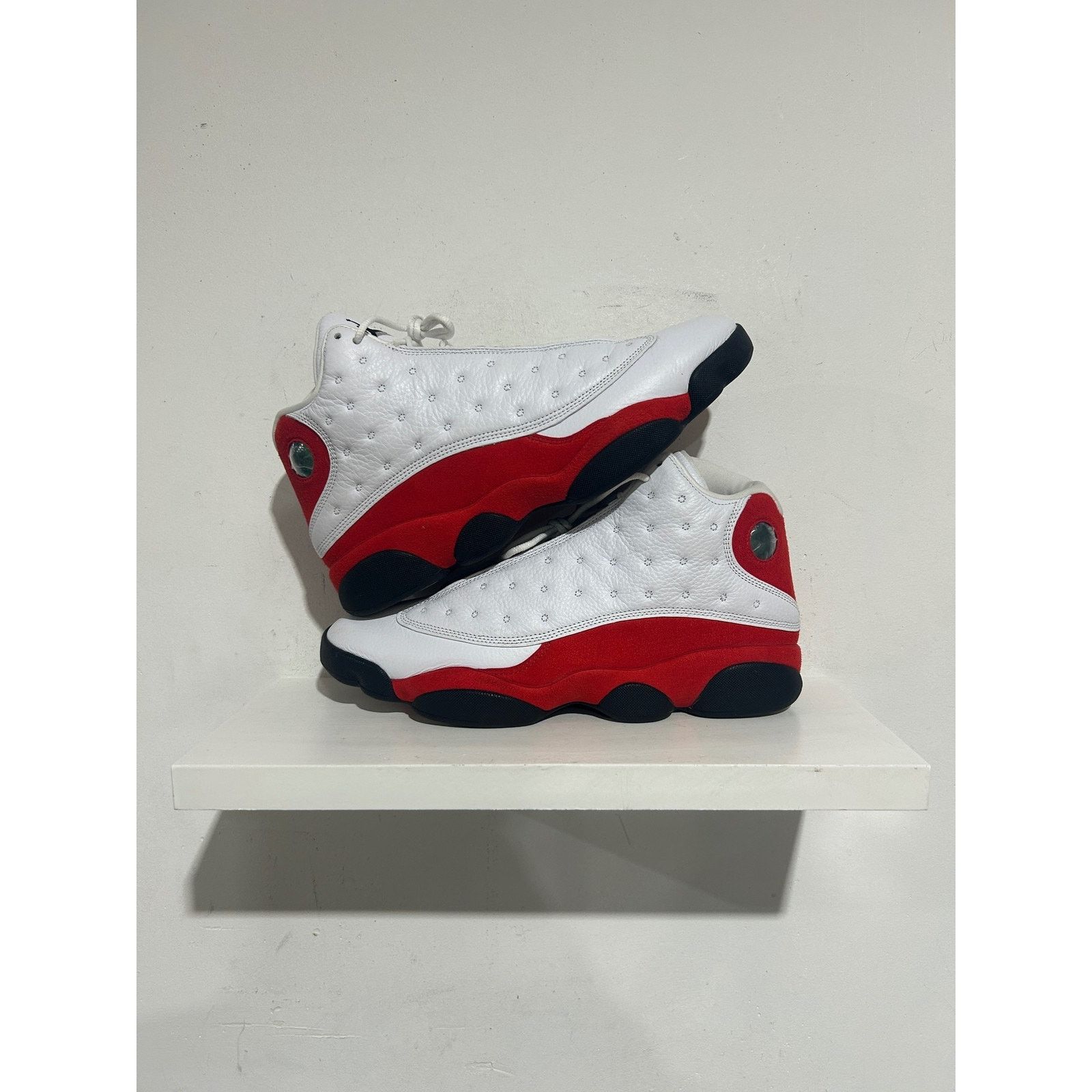 Nike JORDAN 13 RETRO 'OG CHICAGO 2026' SIZE 12 PREOWNED Size US 12 / EU 45 - 1 Thumbnail