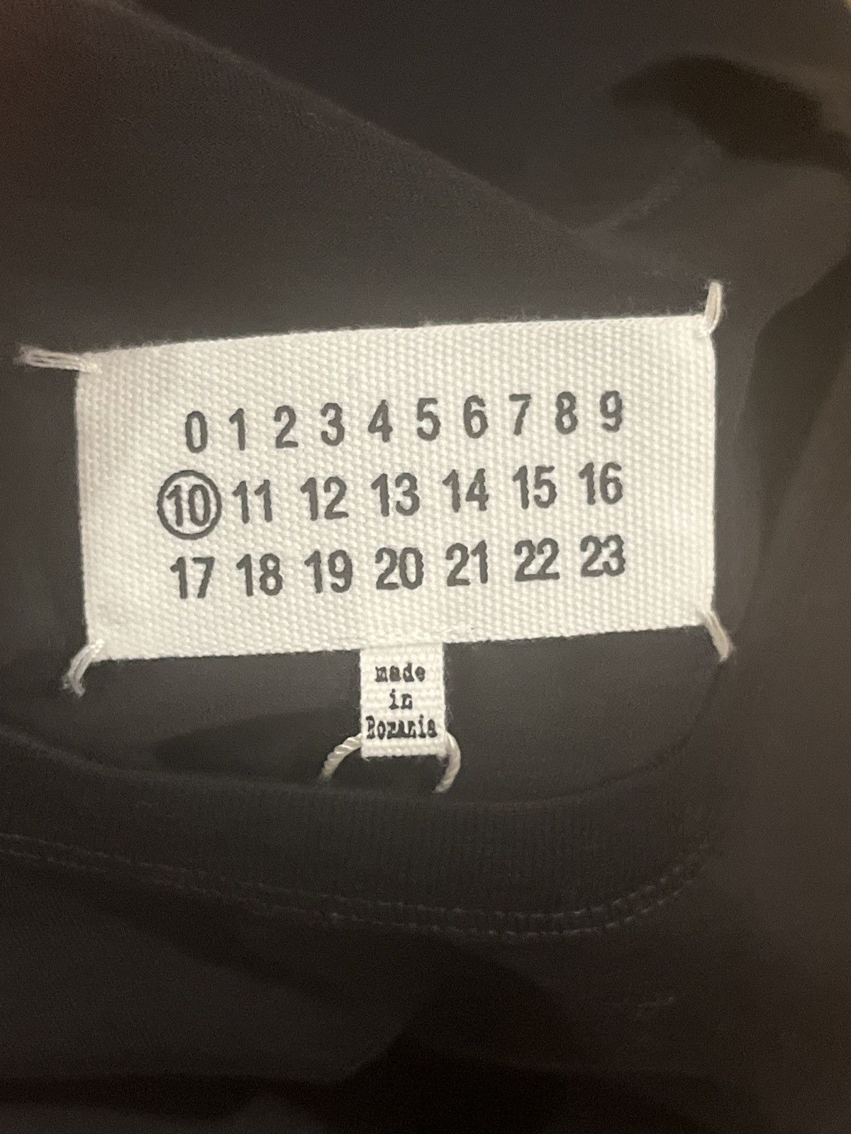 Maison Margiela Maison Margiela upside down logo tee size 48 Size US M / EU 48-50 / 2 - 4 Thumbnail