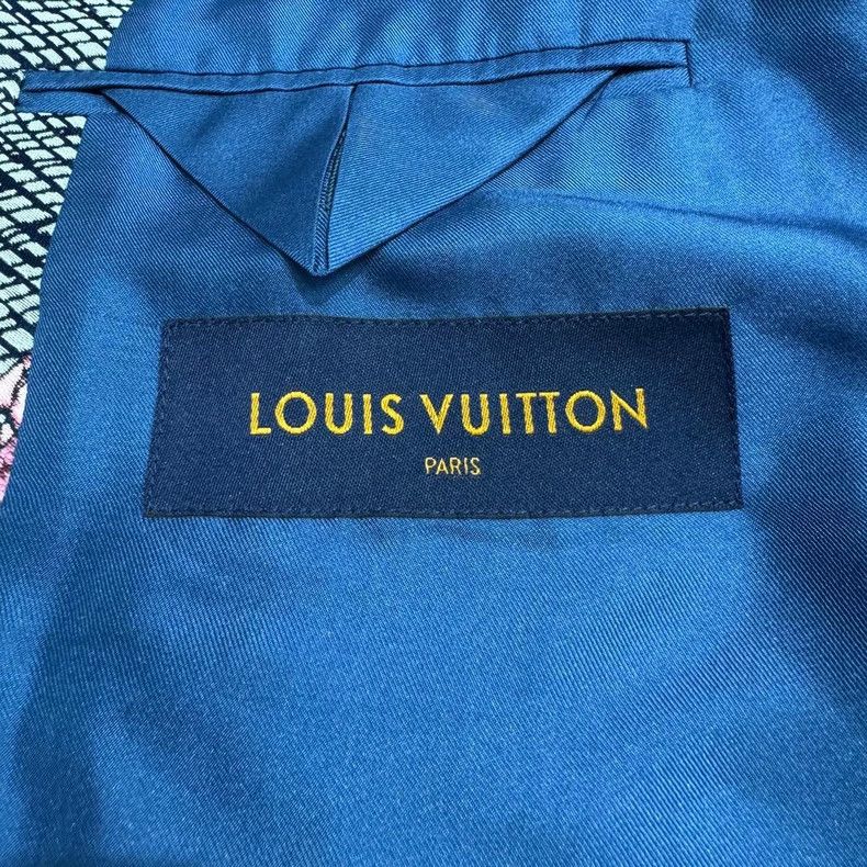 Louis Vuitton Louis Vuitton Pyramid print three-button blazer jacket Size US M / EU 48-50 / 2 - 2 Thumbnail
