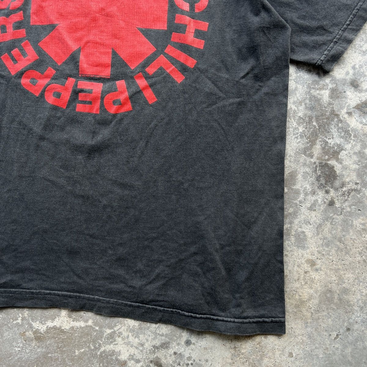 Band Tees Vintage Red Hot Chili Peppers Band Tshirt Bootleg Size US L / EU 52-54 / 3 - 12 Thumbnail