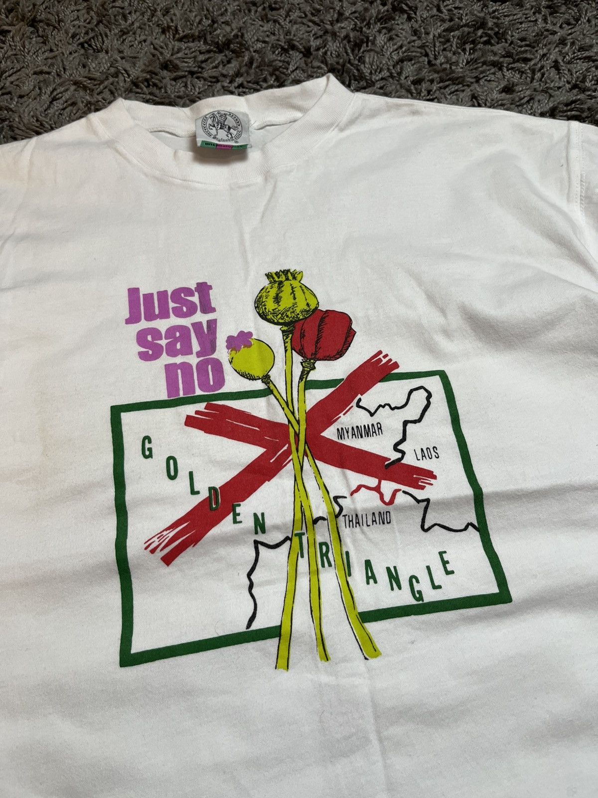 Vintage 90s Rare "Golden Triangle" Anti-Drug Graphic Tee White Size US L / EU 52-54 / 3 - 3 Thumbnail