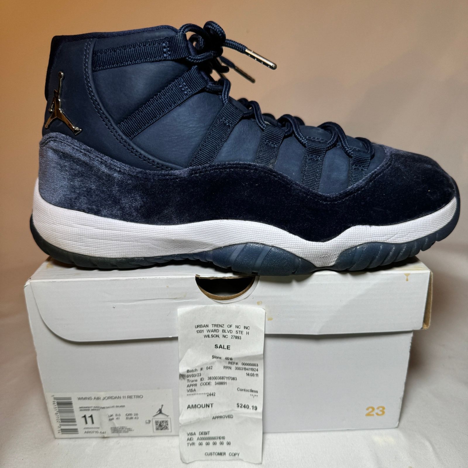 Jordan Brand × Nike Size 11 - Wmns Air Jordan 11 Retro Midnight Navy Velvet Size US 11 / IT 41 - 1 Thumbnail