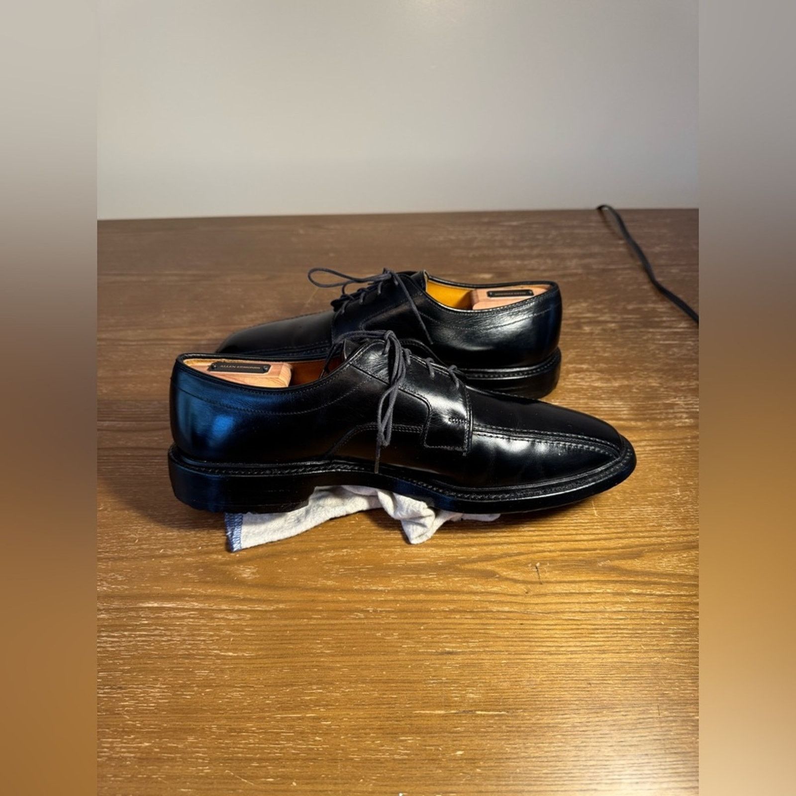 Allen Edmonds Allen Edmonds Hillcrest Derby Shoes in Black Calf size 9.5 D Size US 9.5 / EU 42-43 - 6 Thumbnail