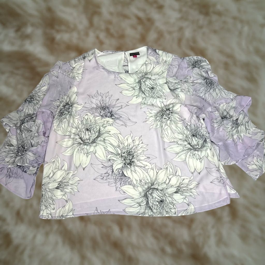 Vince Camuto Vince Camuto Womens Blouse 3X Lilac/White Long Ruffled Sleeve Floral Keyhole Size XXL / US 16-18 / IT 52-54 - 1 Thumbnail
