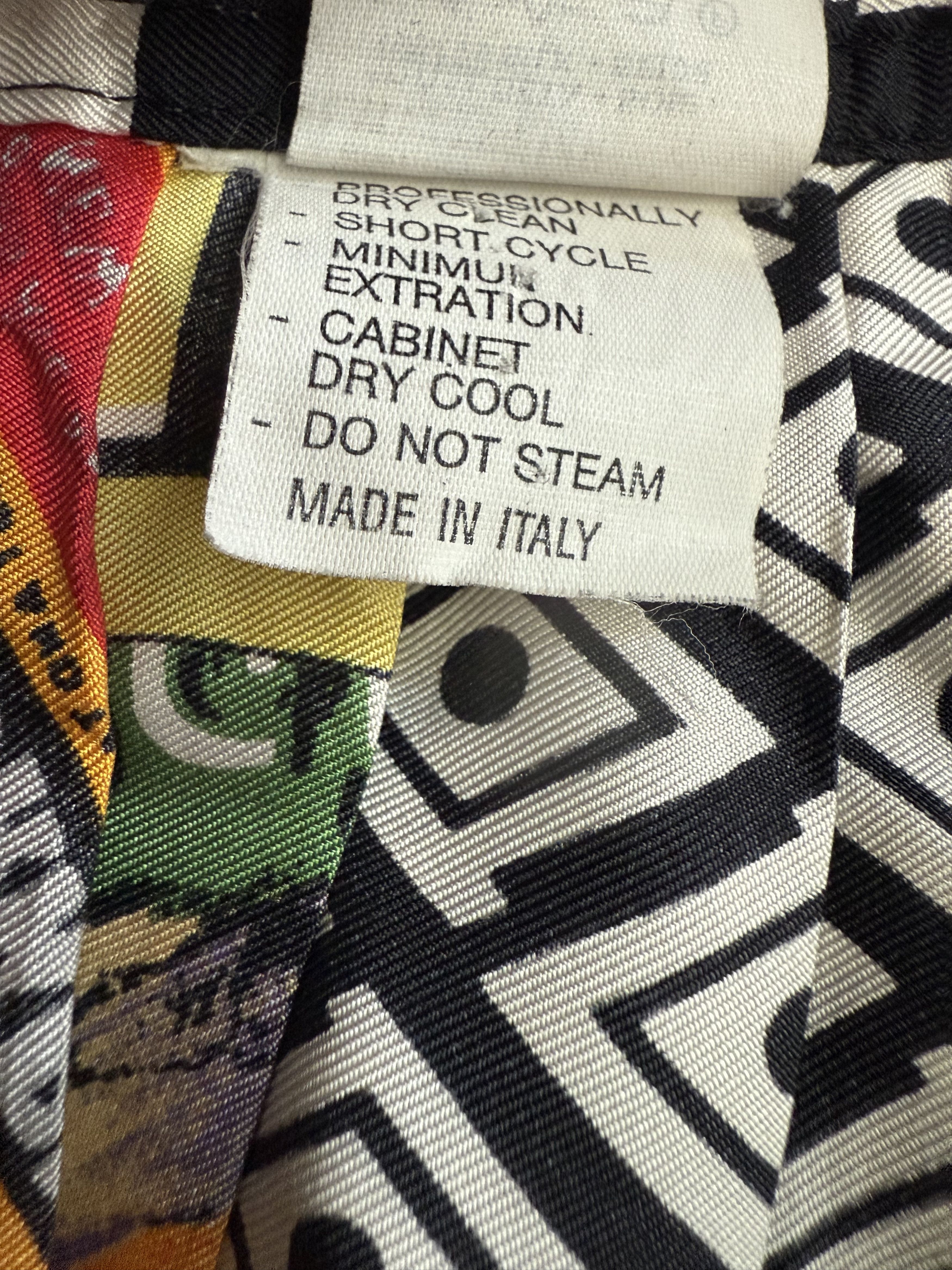 Versace Gianni Versace 90s Vintage Hotels Geometric Prints silk Size 27" / US 4 / IT 40 - 9 Thumbnail