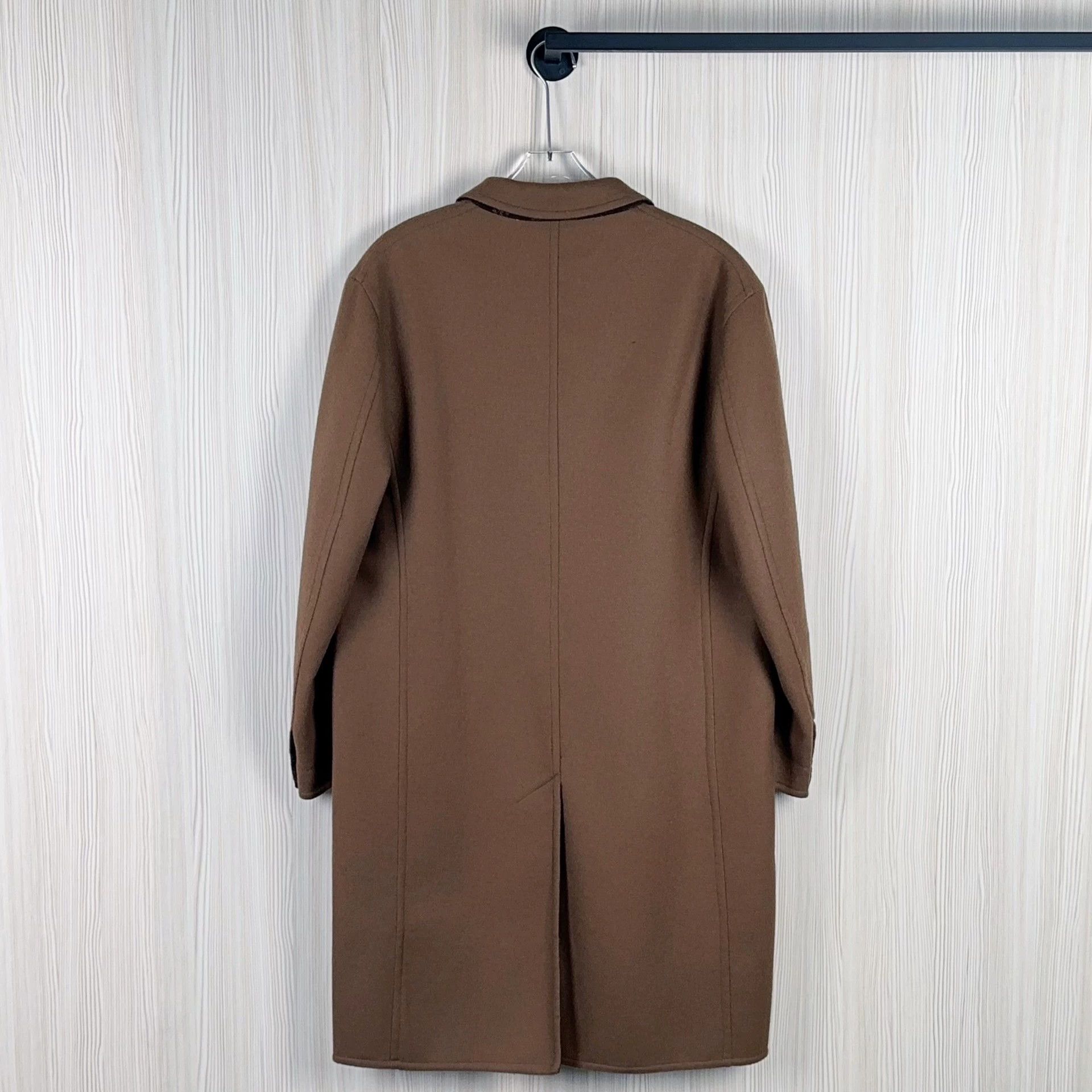 Louis Vuitton brown louis vuitton coat in size 50 Size US M / EU 48-50 / 2 - 2 Thumbnail