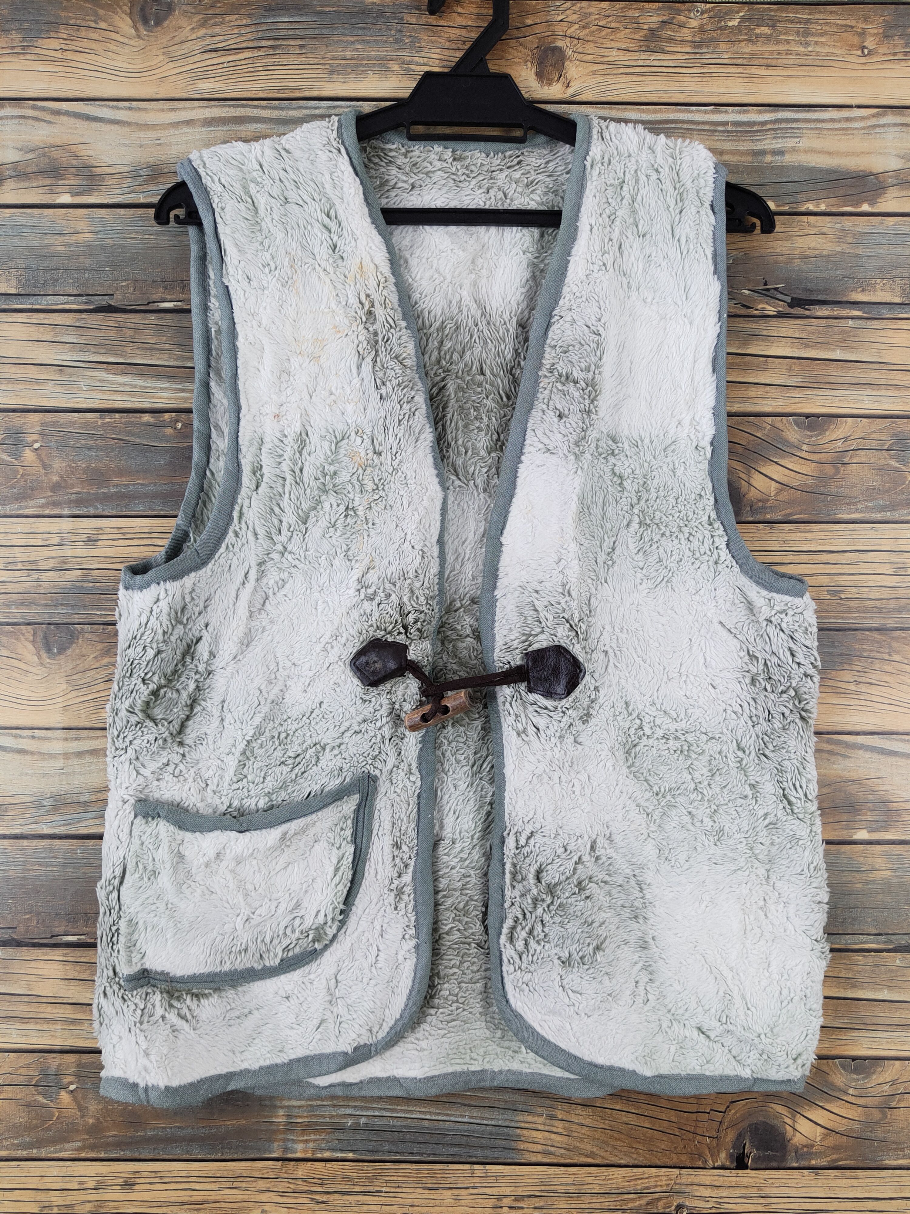 Japanese Brand × Vintage Vintage 💥 Japanese Brand White Green Fur Faux Vests Size S / US 4 / IT 40 - 1 Thumbnail
