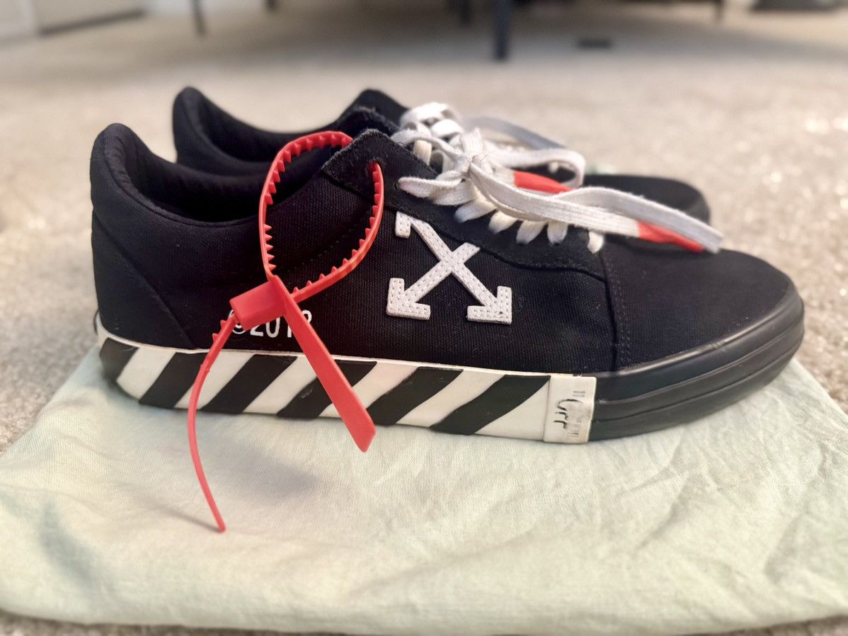 Off-White OFF WHITE VULCANISED LOW (UPDATED STRIPES) - 43 Size US 10 / EU 43 - 3 Thumbnail