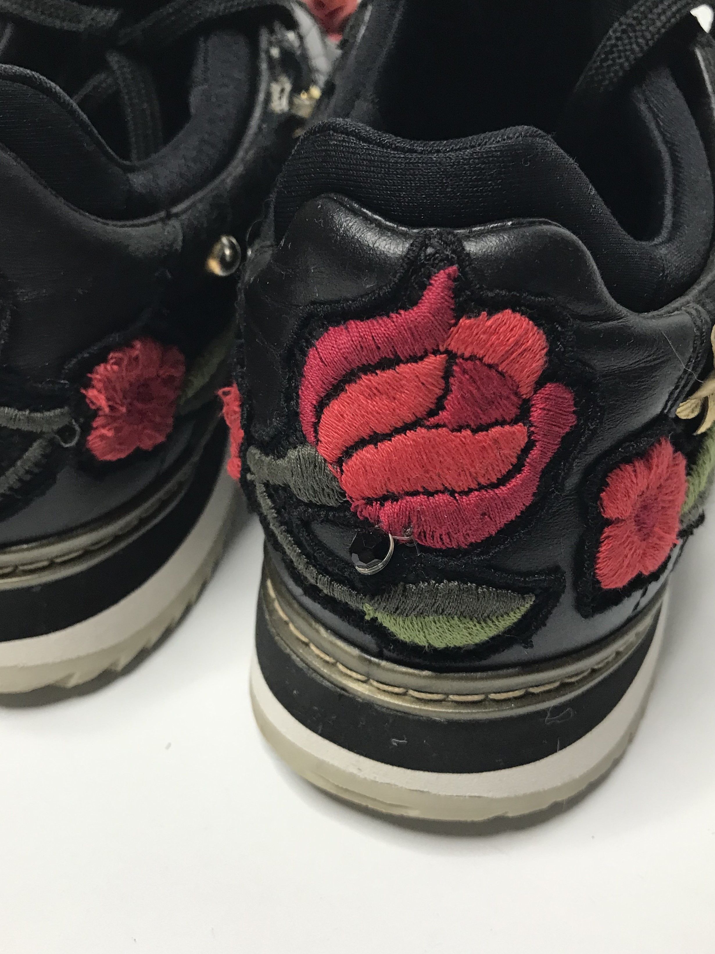 Dolce & Gabbana Dolce & Gabbana Flower Embroidered Studded Sneakers Size 36 Size US 6 / IT 36 - 6 Thumbnail