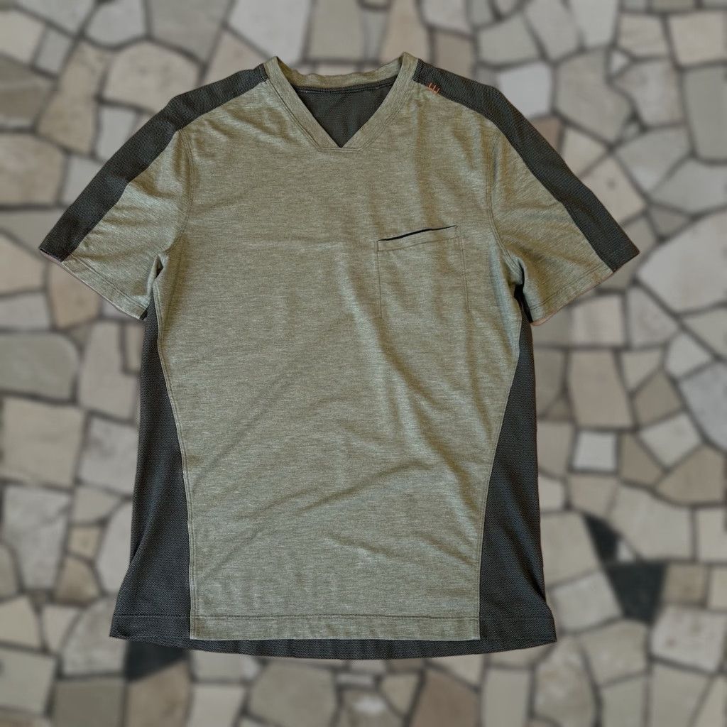 Lululemon Lululemon Pocket Tee V-Neck Short Sleeve Men’s Medium Green Solid Regular Performance Tee Sports Athleisure Mens Size US 31 - 1 Thumbnail