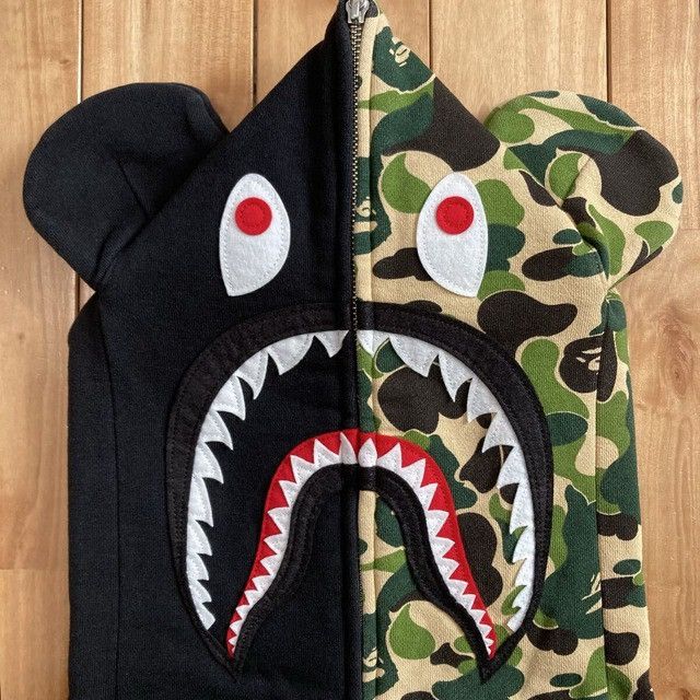 Bape BAPE × Medicom Toy BE@R Shark Full Zip Hoodie ABC CAMO APE Size US XL / EU 56 / 4 - 2 Thumbnail