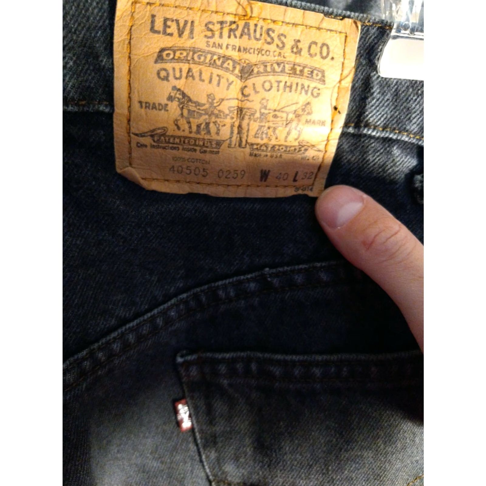 Levi's Vintage Levi's 40505 0259 40 X 32 Faded Distressed Red Tab Black Denim Shirt? Size 40 - 3 Thumbnail