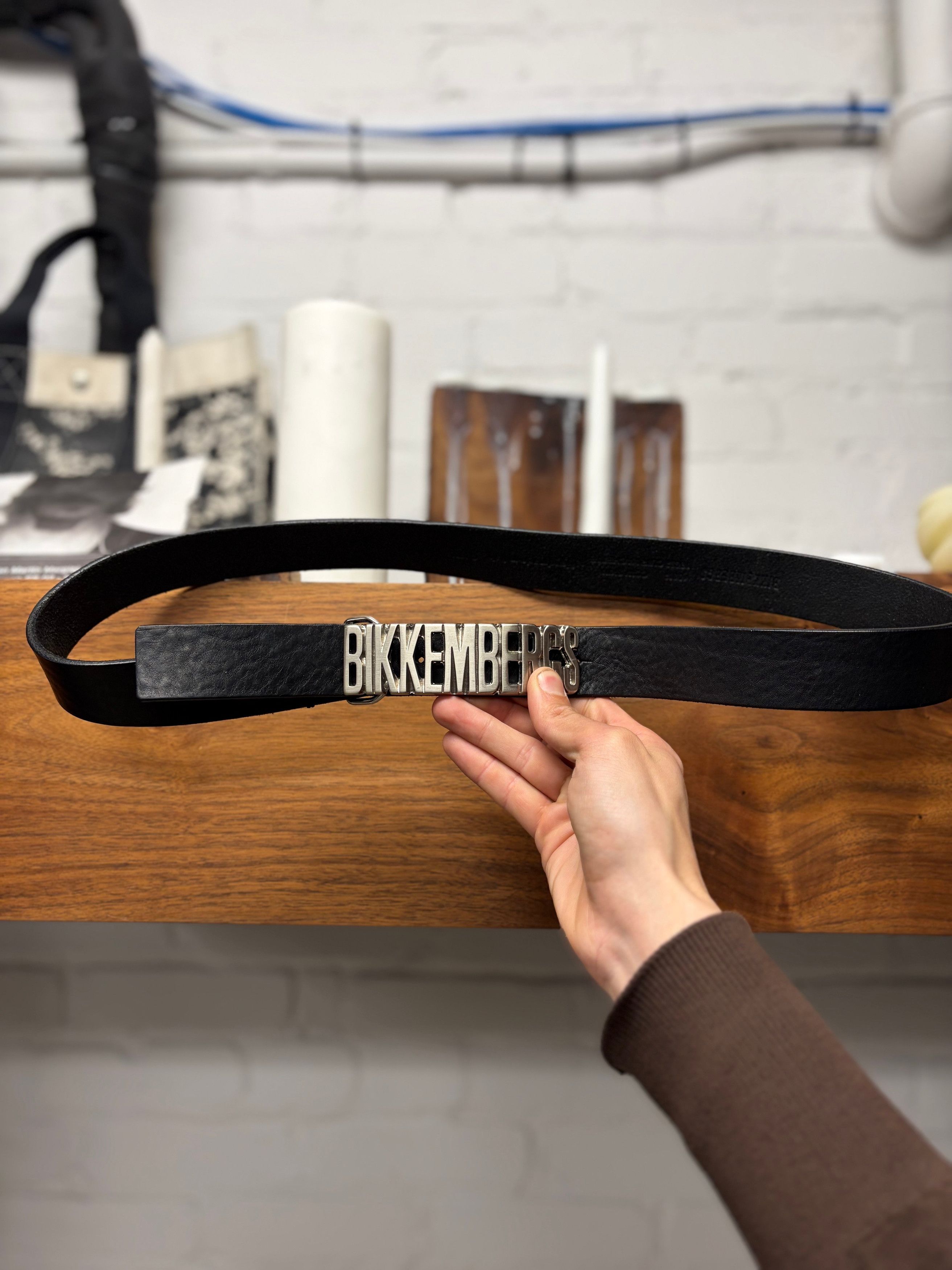 Dirk Bikkembergs Vintage Dirk Bikkembergs ‘Spell-Out Buckle’ Silver/Black Leather Belt Size ONE SIZE - 1 Thumbnail