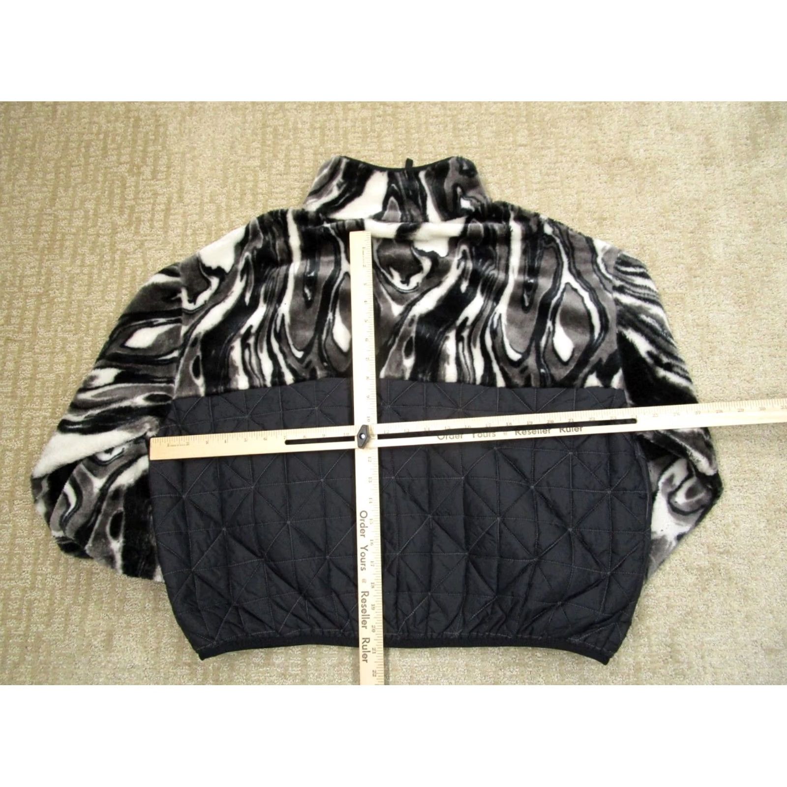 Ugg UGG Australia Jacket Women M Black Geometric Quilted Full Zip Pockets Insulated Winter Style: Classic Outdoor Preppy Size M / US 6-8 / IT 42-44 - 4 Thumbnail