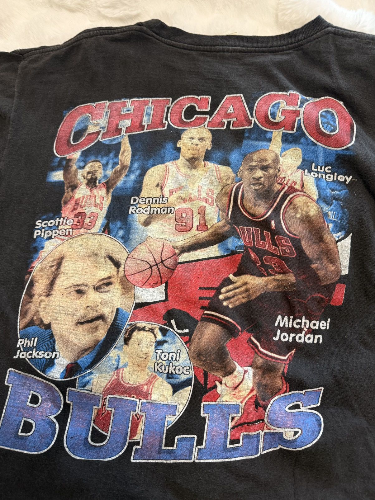 Vintage Vintage 1997 NBA World Champions Chicago Bulls Rap Tee Size US XL / EU 56 / 4 - 4 Thumbnail