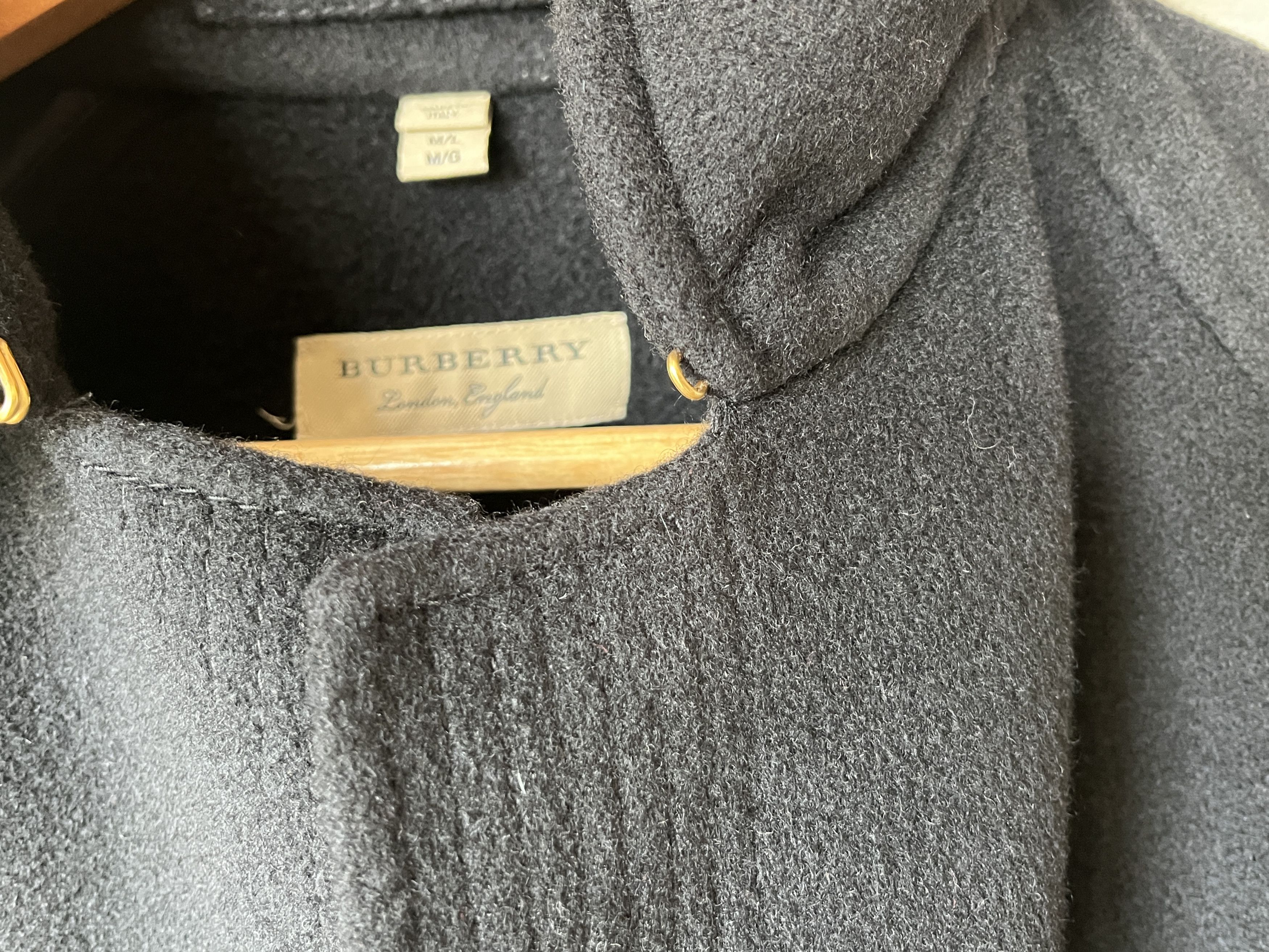 Burberry Burberry Cashmere Cape. Black. Medium. Size M / US 6-8 / IT 42-44 - 8 Thumbnail