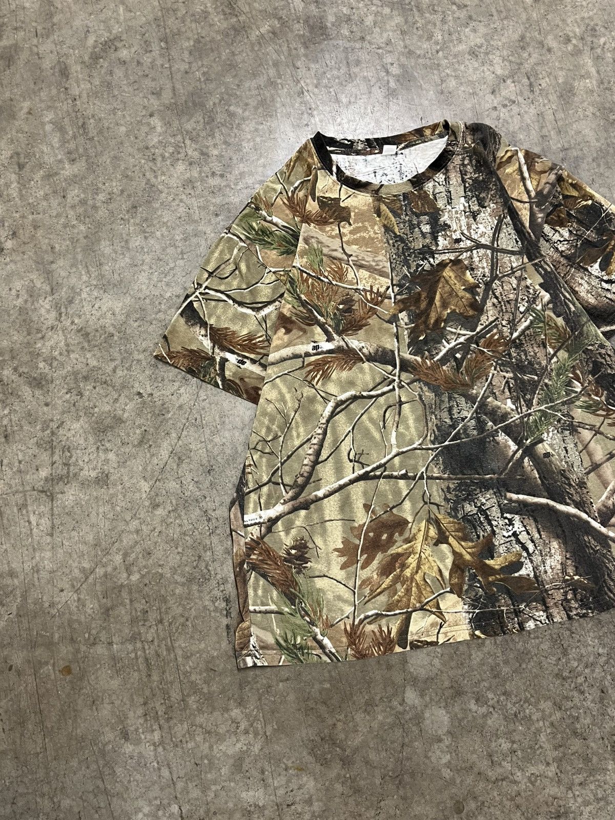Carhartt × Realtree × Vintage Realtree camo vintage boxy fit tee shirt hype rare skater Size US XL / EU 56 / 4 - 5 Thumbnail