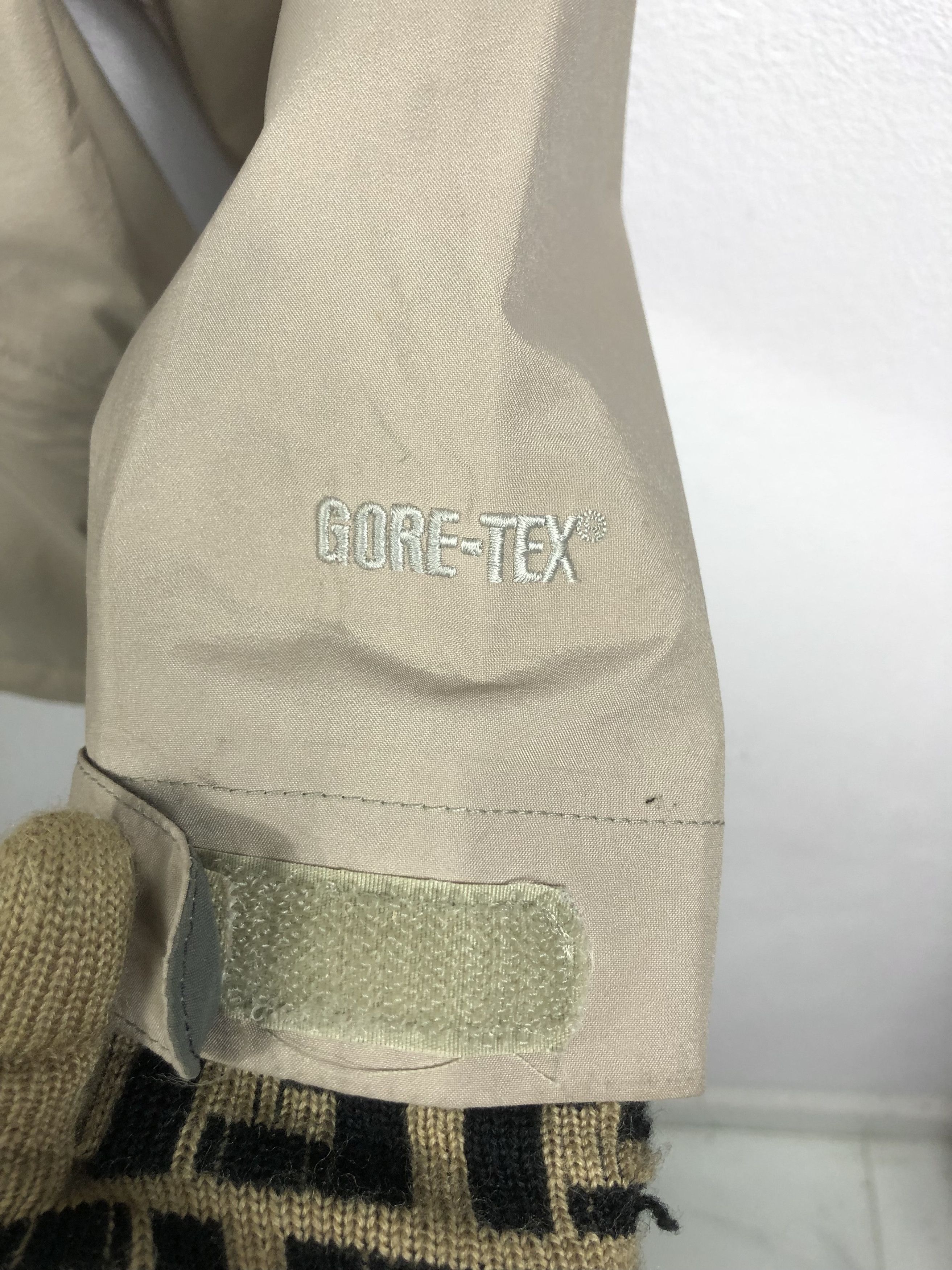 The North Face Vintage The North Face Goretex Mountain Jacket With Hoodies Size US M / EU 48-50 / 2 - 8 Thumbnail