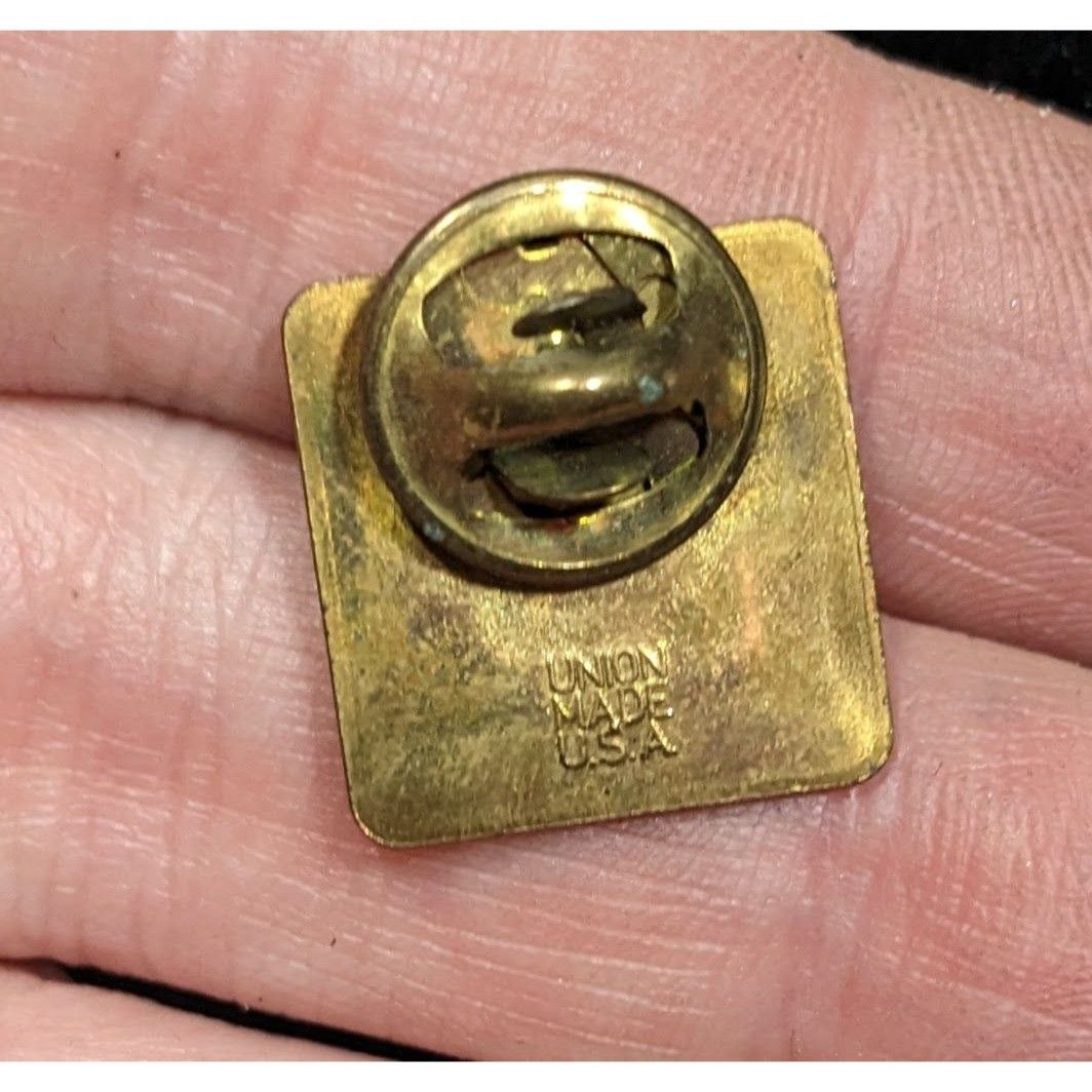 Other Vintage United Way USA Union Made Gold Tone Lapel Pin Size ONE SIZE - 4 Thumbnail