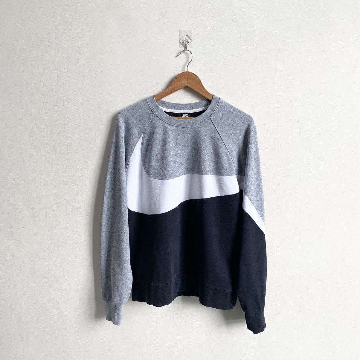 Nike NIKE BIG SWOOSH CREWNECK Size US L / EU 52-54 / 3 - 1 Thumbnail