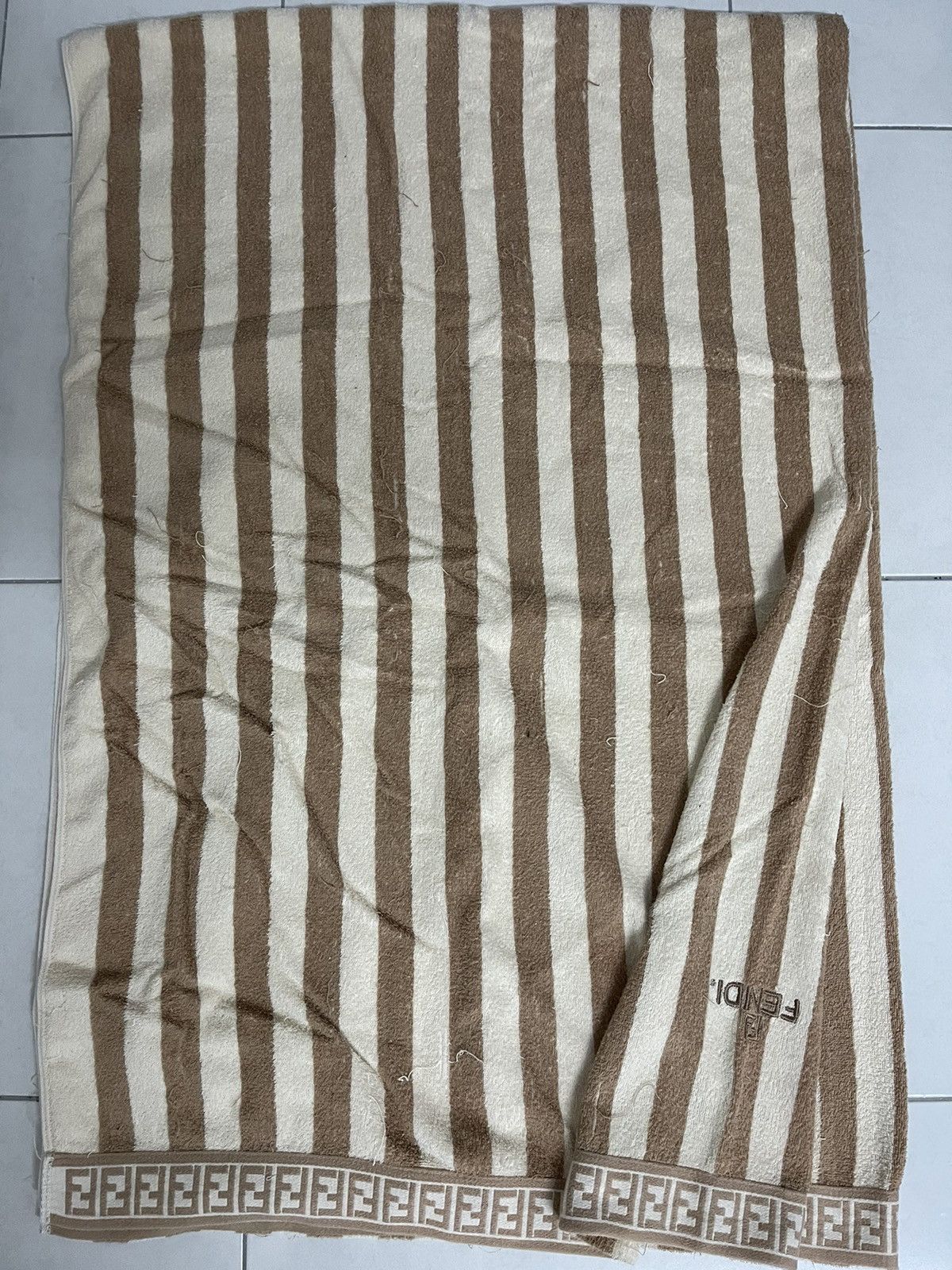 Designer × Fendi VINTAGE FENDI BLANKET VERY RARE Size ONE SIZE - 1 Thumbnail