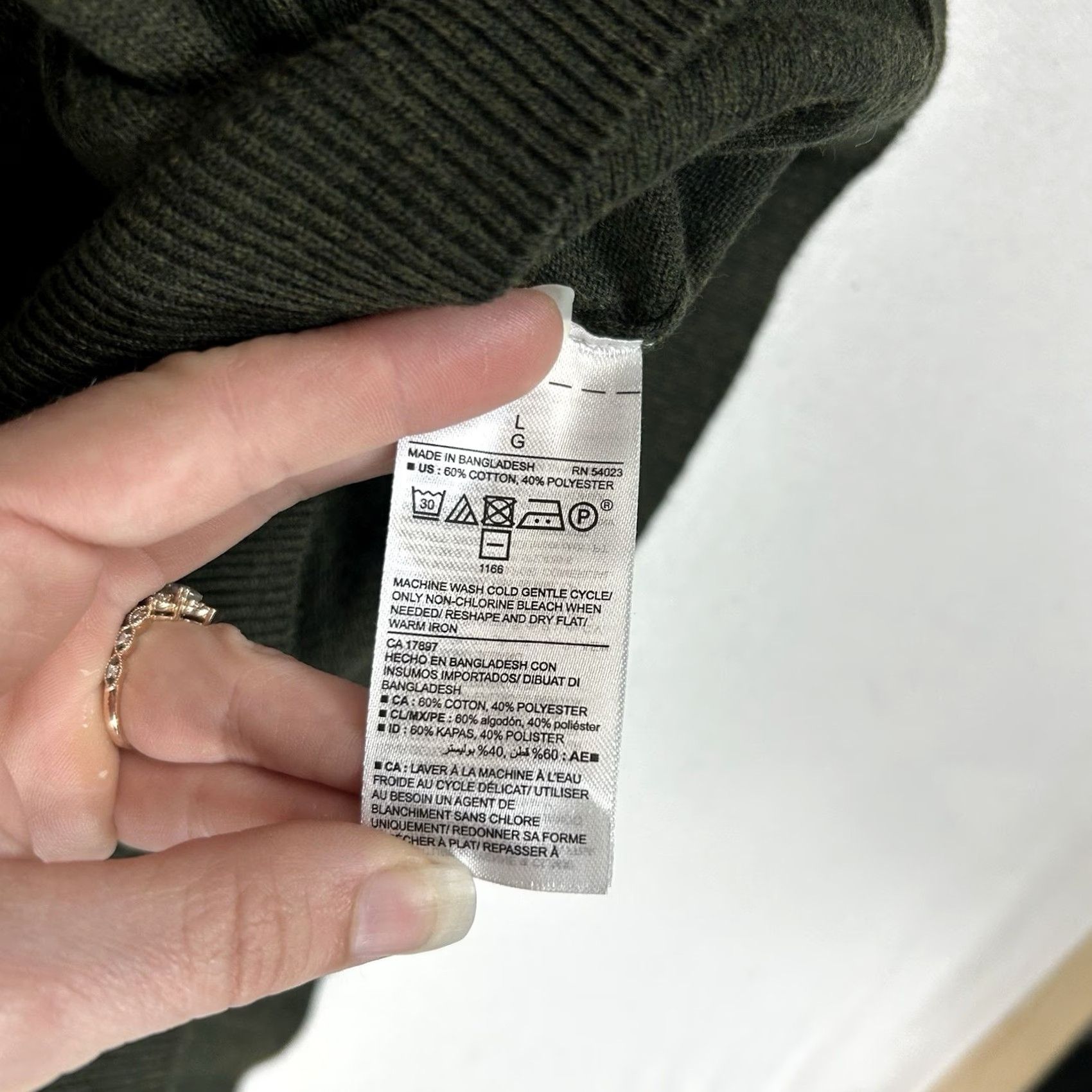 Old Navy Old Navy Lightweight Pullover Sweater Mens L Green V-Neck Long Sleeve Knitted Cotton Polyester Winter Casual (Regular) Shirt Mens Size US L / EU 52-54 / 3 - 6 Thumbnail