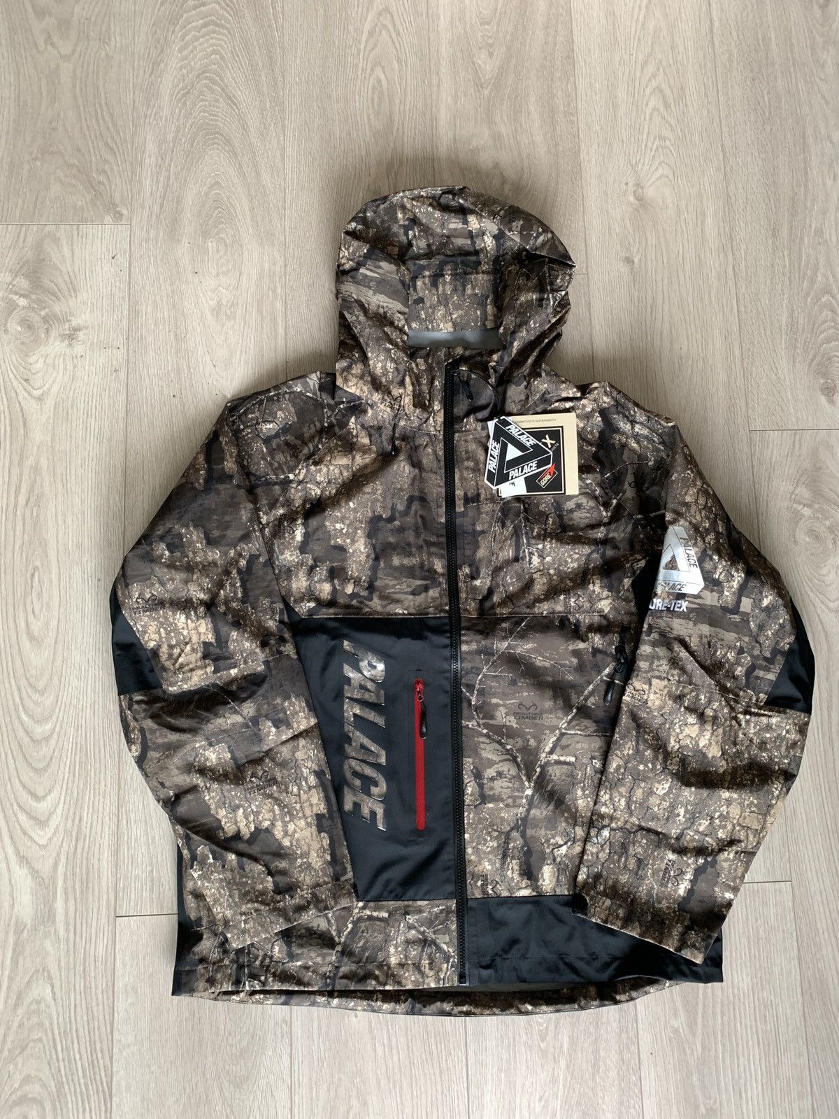 PALACE Gore-Tex 3L Jacket RealtreeTimber 【公式通販】