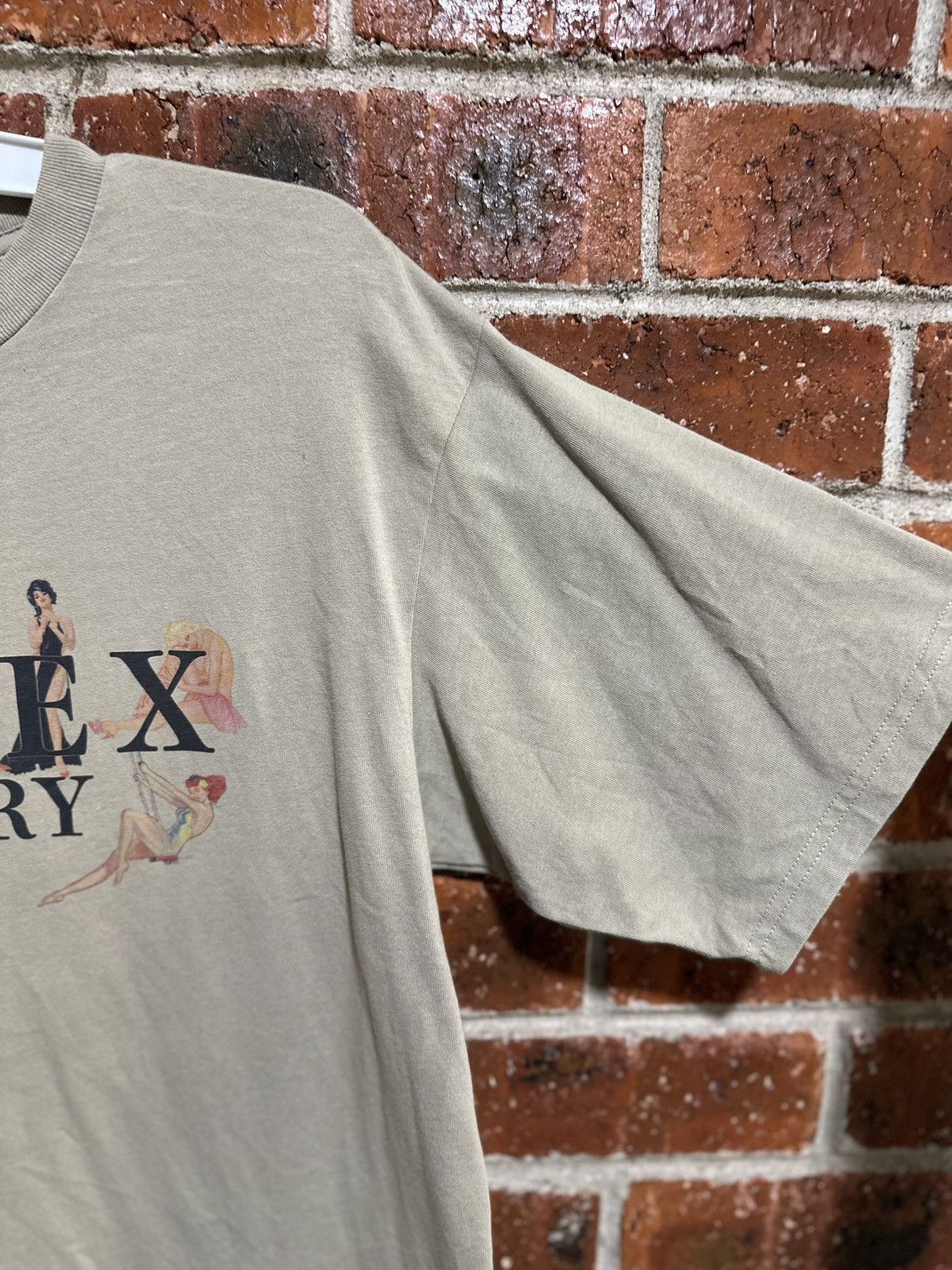 Avirex Vintage Avirex Art Porn Girl Memory Faded Tee Size US L / EU 52-54 / 3 - 9 Thumbnail