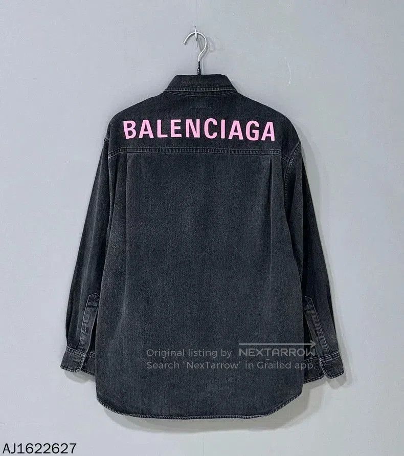 Balenciaga Balenciaga Back Logo Denim Shirt. Size US S / EU 44-46 / 1 - 1 Thumbnail