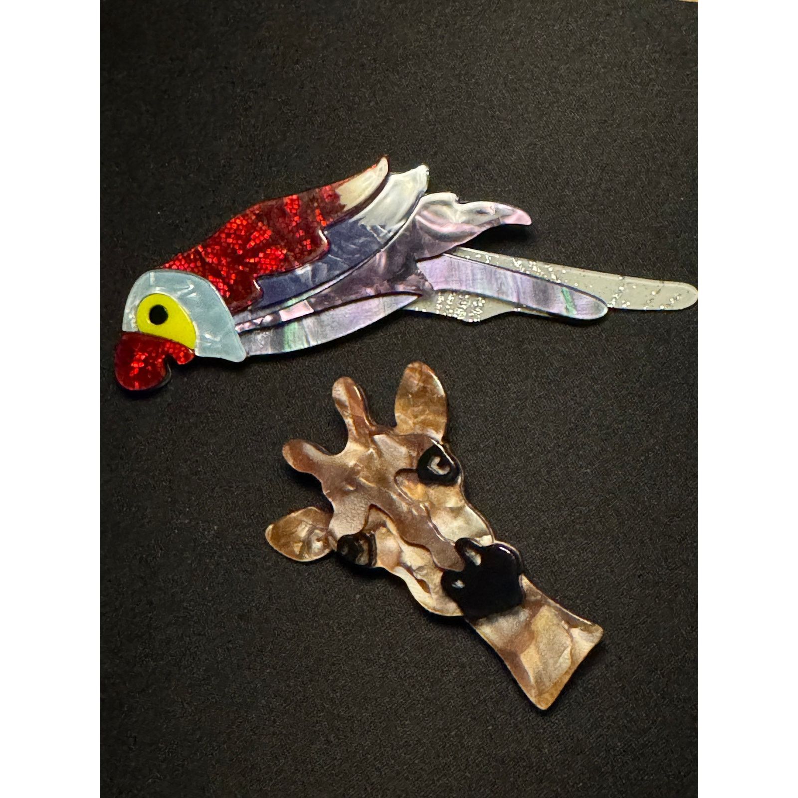 Other Set of 2 Acrylic 3D Animal Brooches Parrot & Giraffe Size ONE SIZE - 1 Thumbnail