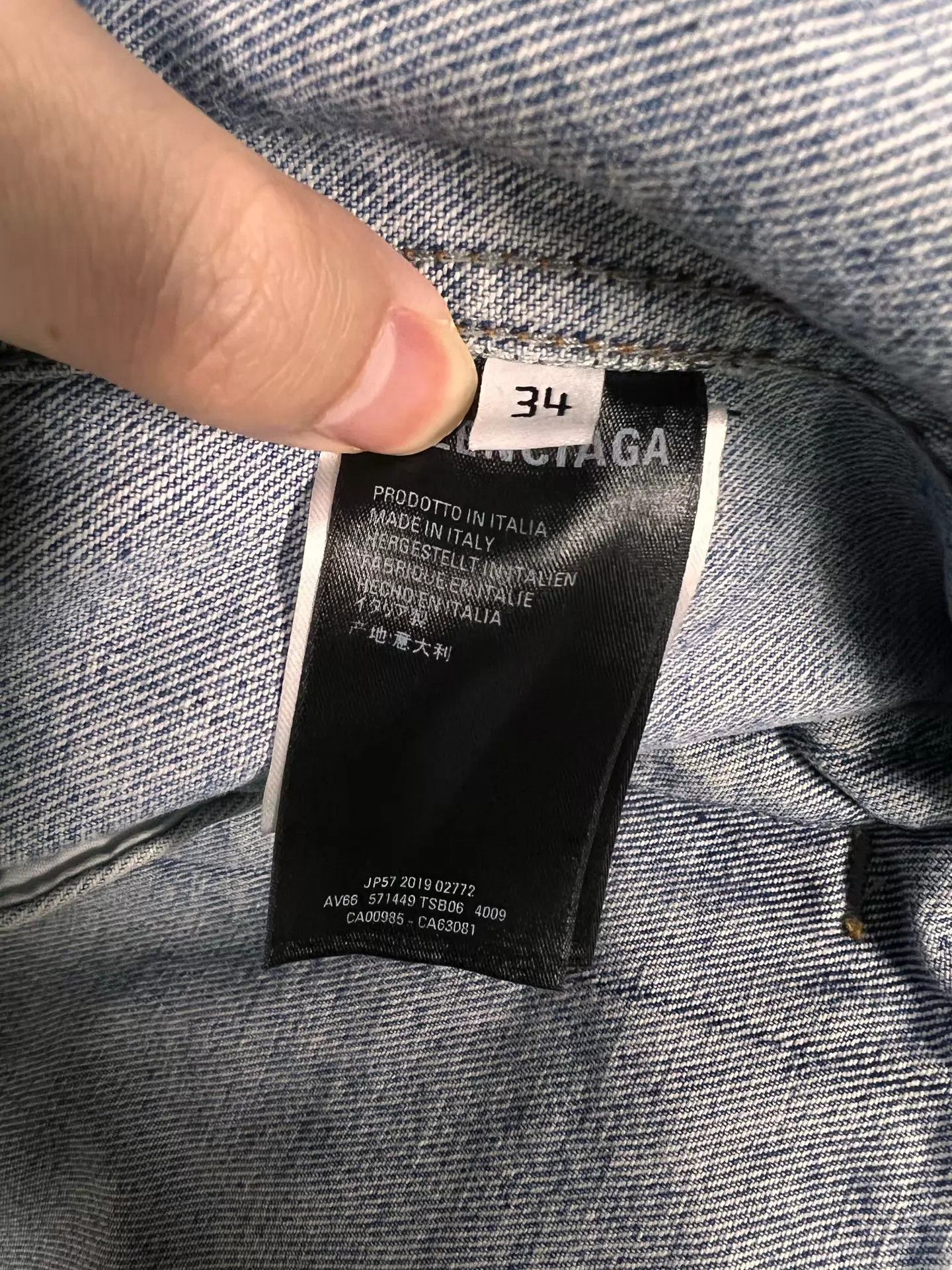 Balenciaga Balenciaga Light Wash Denim Jacket Back Rhinestone Logo 34 Size XXS / US 00 / IT 34 - 4 Thumbnail